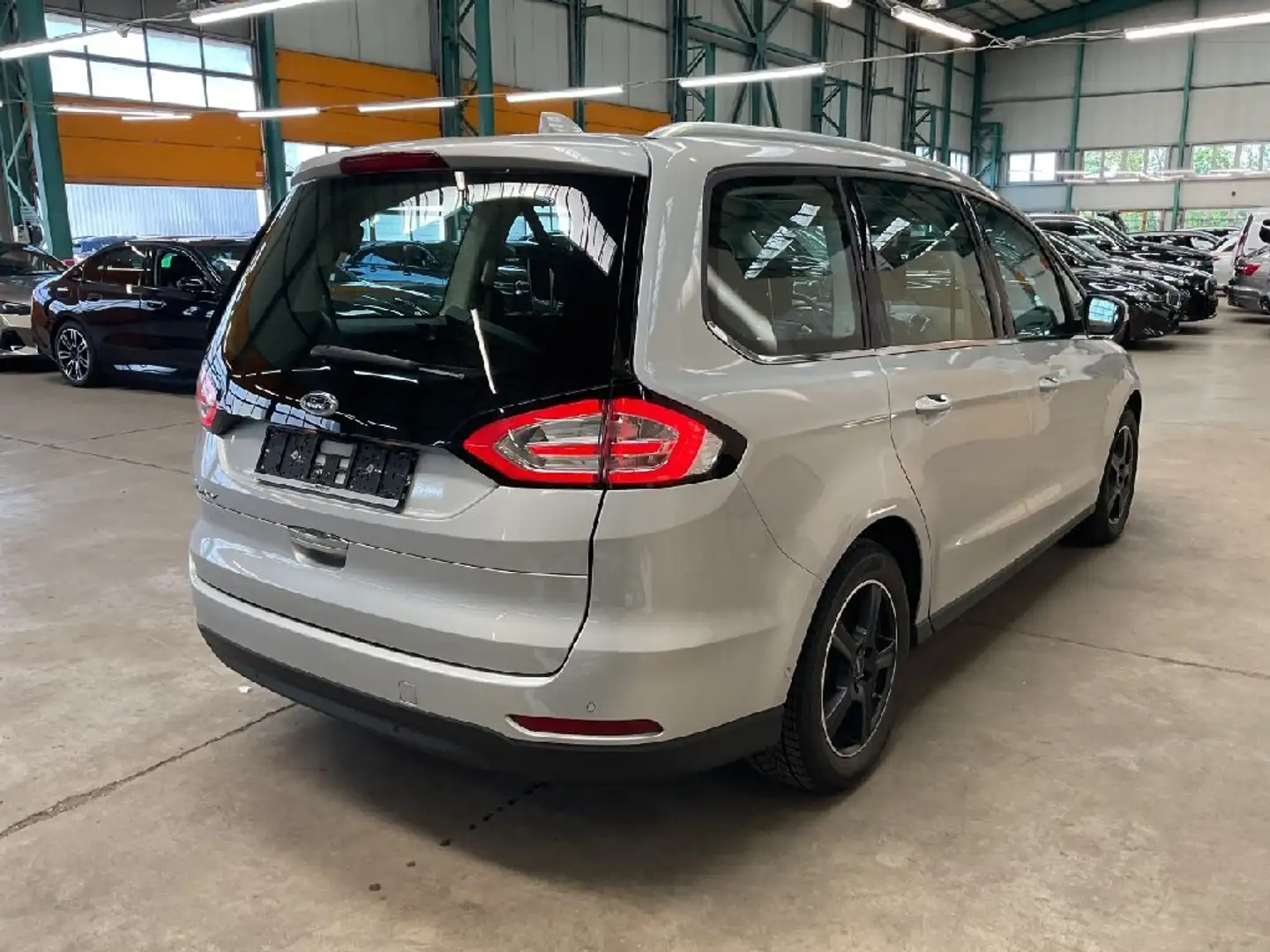 Ford Galaxy 2.0 EcoBlue Titanium AHK S-Dach SpoSi Plateado - 2