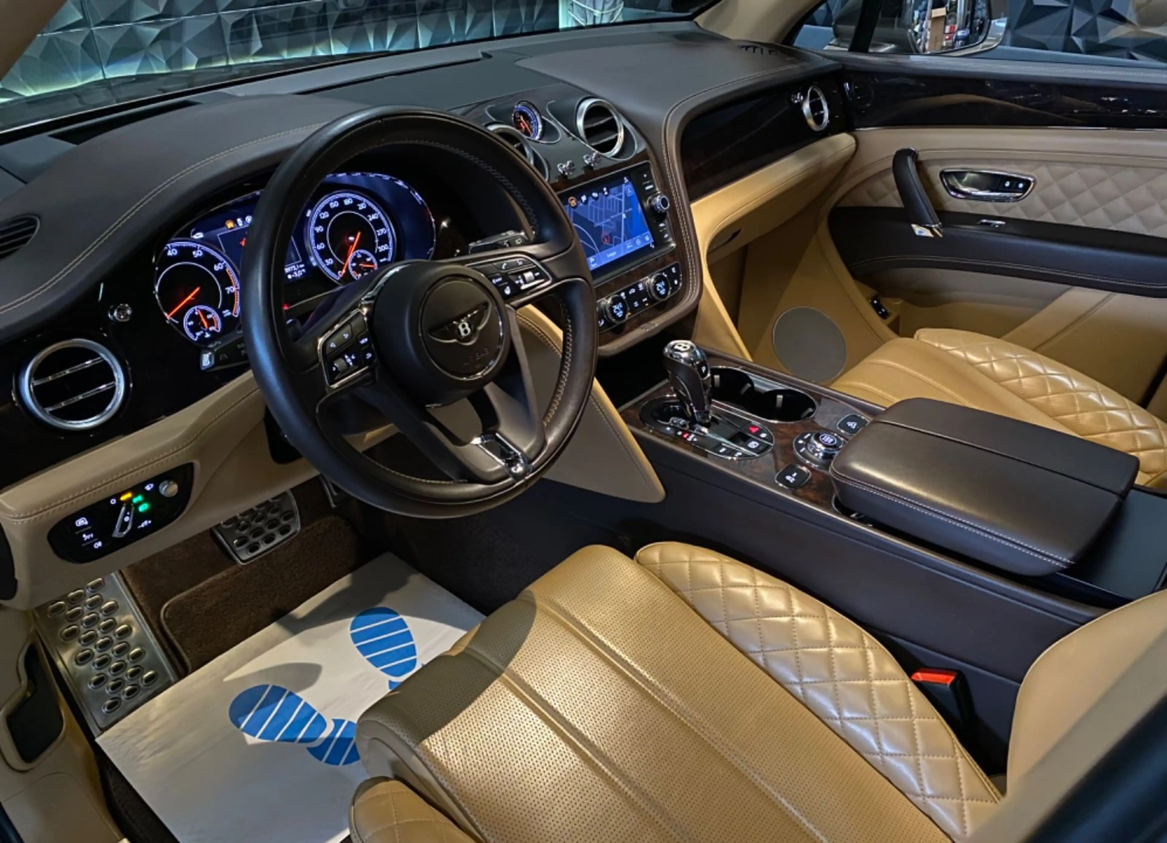 Bentley Bentayga 6.0 W12 4WD Massagesitze, Pano,AHK — photo 12