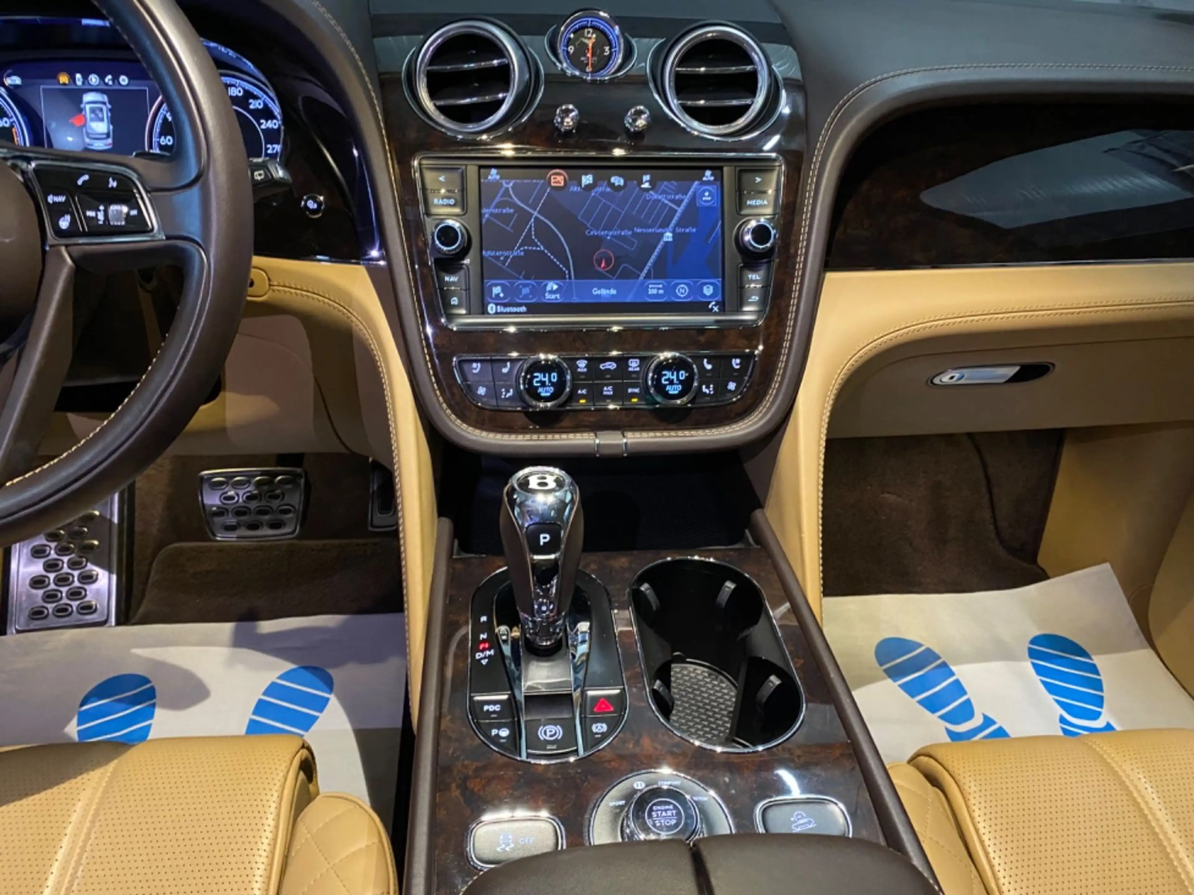 Bentley Bentayga 6.0 W12 4WD Massagesitze, Pano,AHK — photo 14