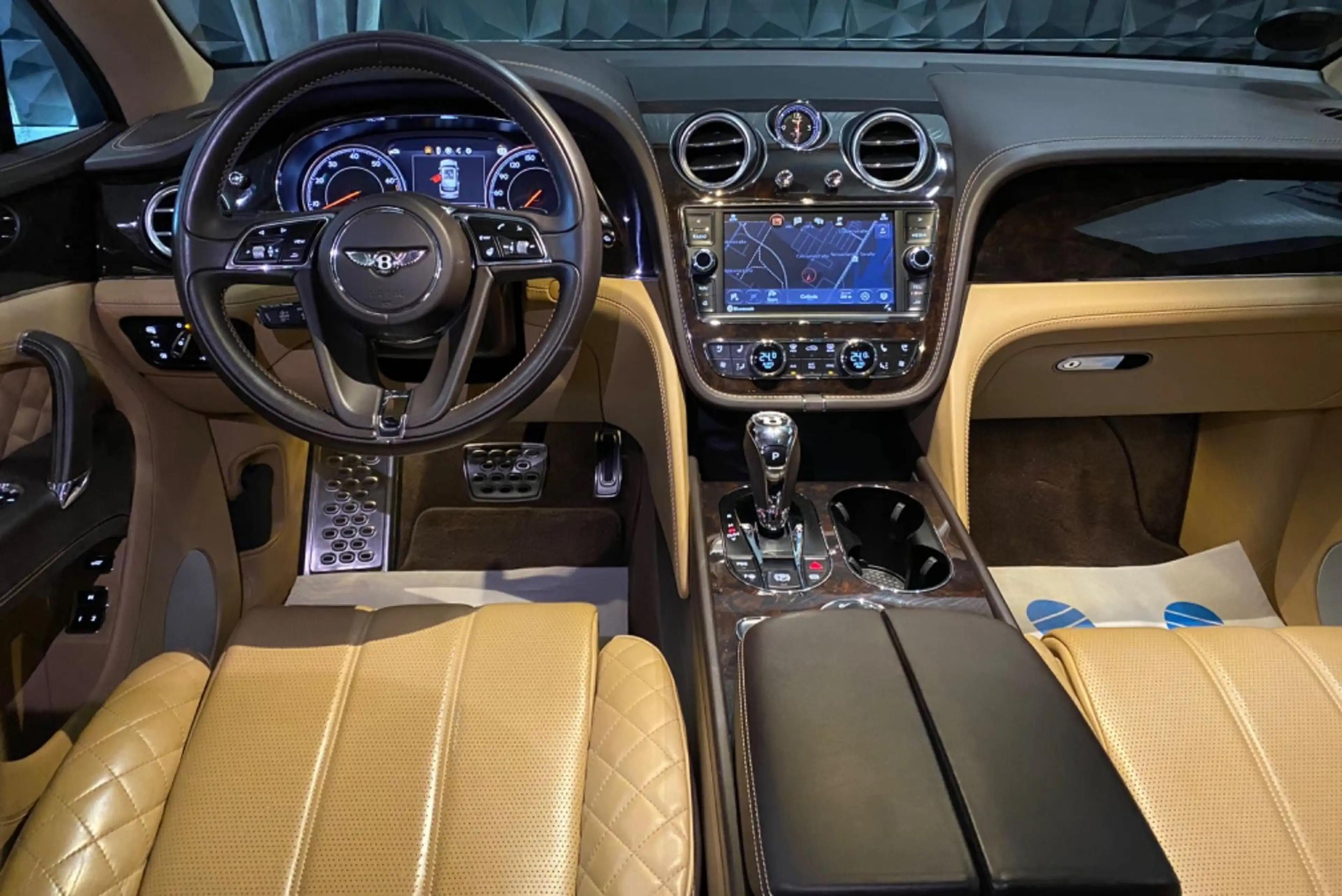 Bentley Bentayga 6.0 W12 4WD Massagesitze, Pano,AHK — photo 15