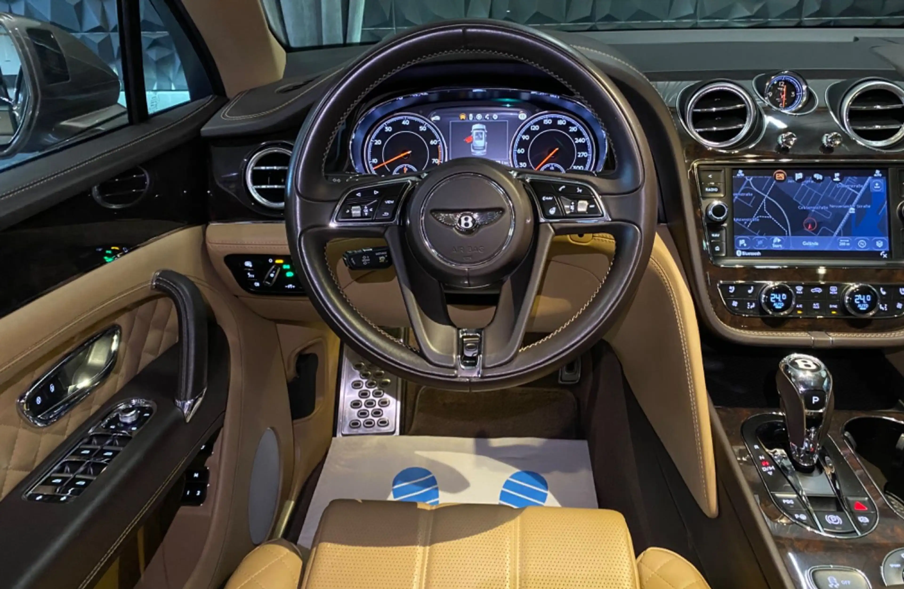 Bentley Bentayga 6.0 W12 4WD Massagesitze, Pano,AHK — photo 13