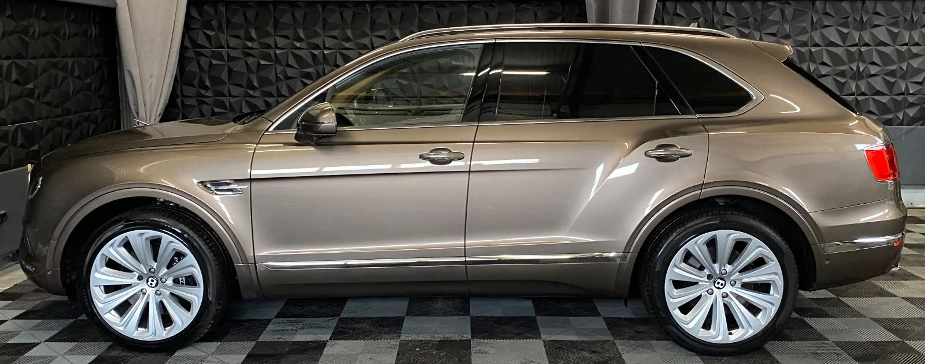 Bentley Bentayga 6.0 W12 4WD Massagesitze, Pano,AHK — photo 9