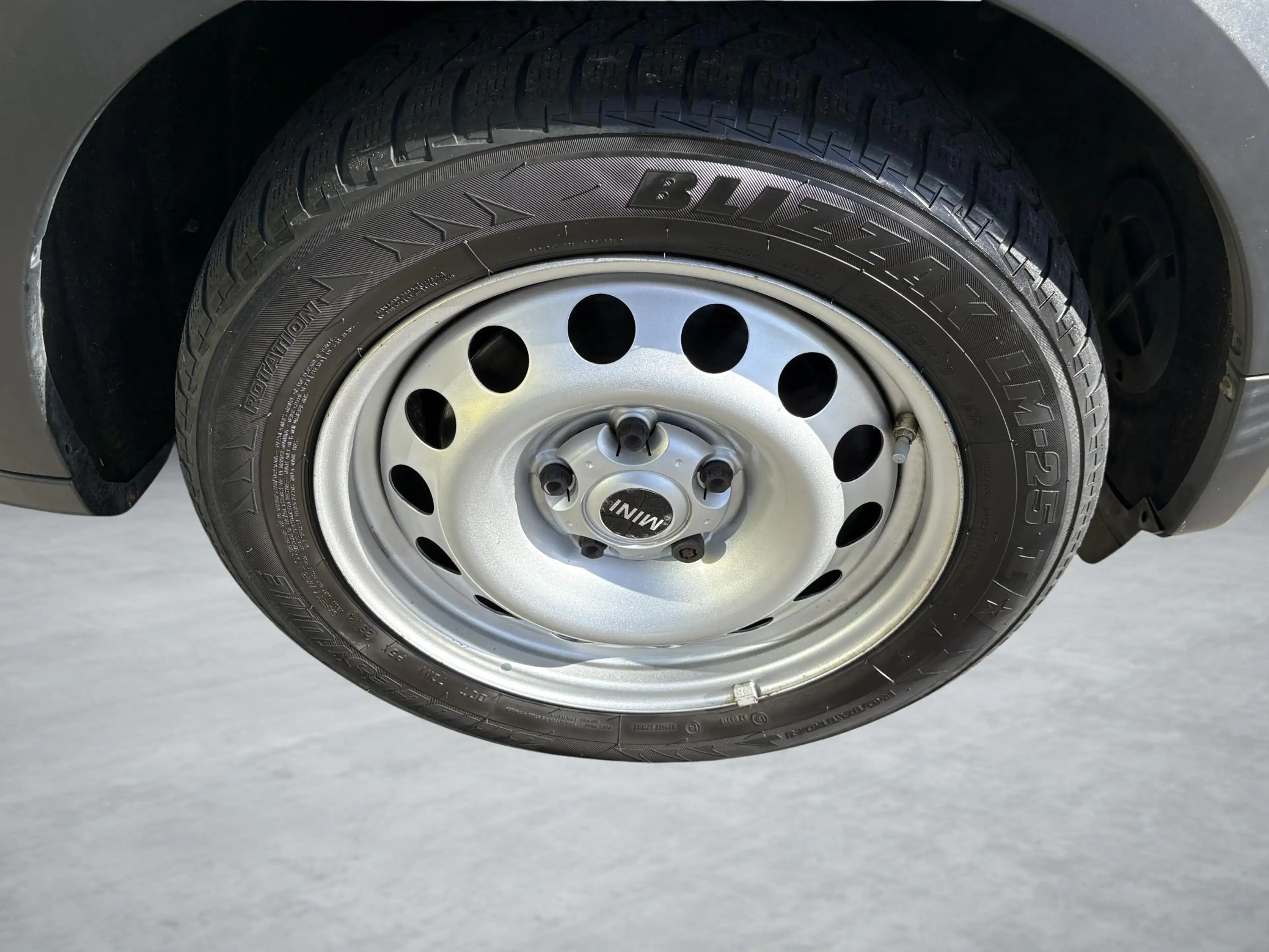MINI One Countryman (72 kW) — photo 12