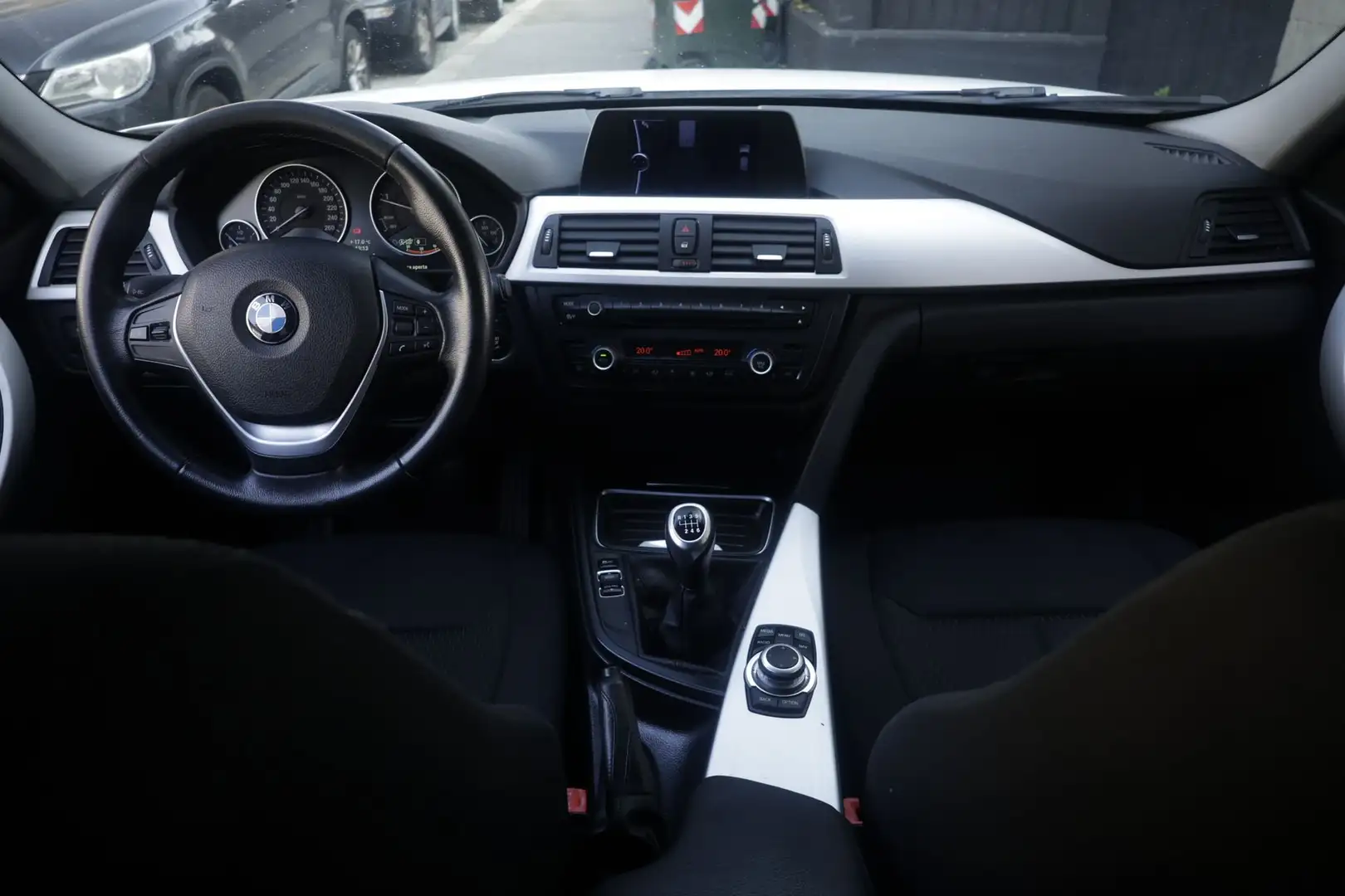 BMW 320 BMW Serie 3 Touring  2.0 Touring 135KW DIESEL 1 Wit - 2