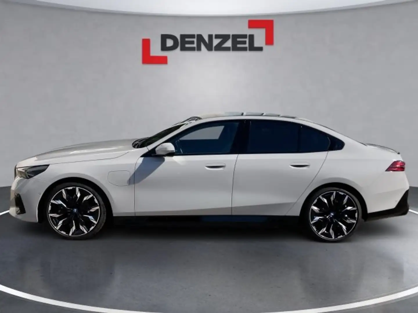 BMW 550 e xDrive Limousine G60 XB1 Schwarz - 2