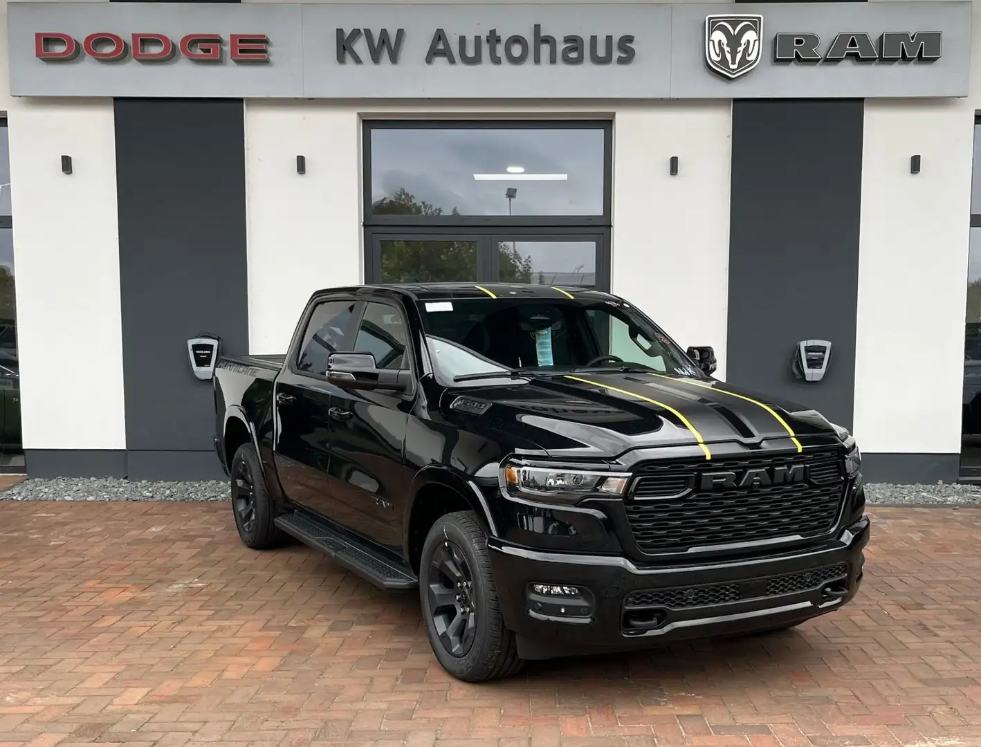 Dodge RAM BIG HORN NIGHT 2025 HURRICANE EDITION 420 PS Schwarz - 1