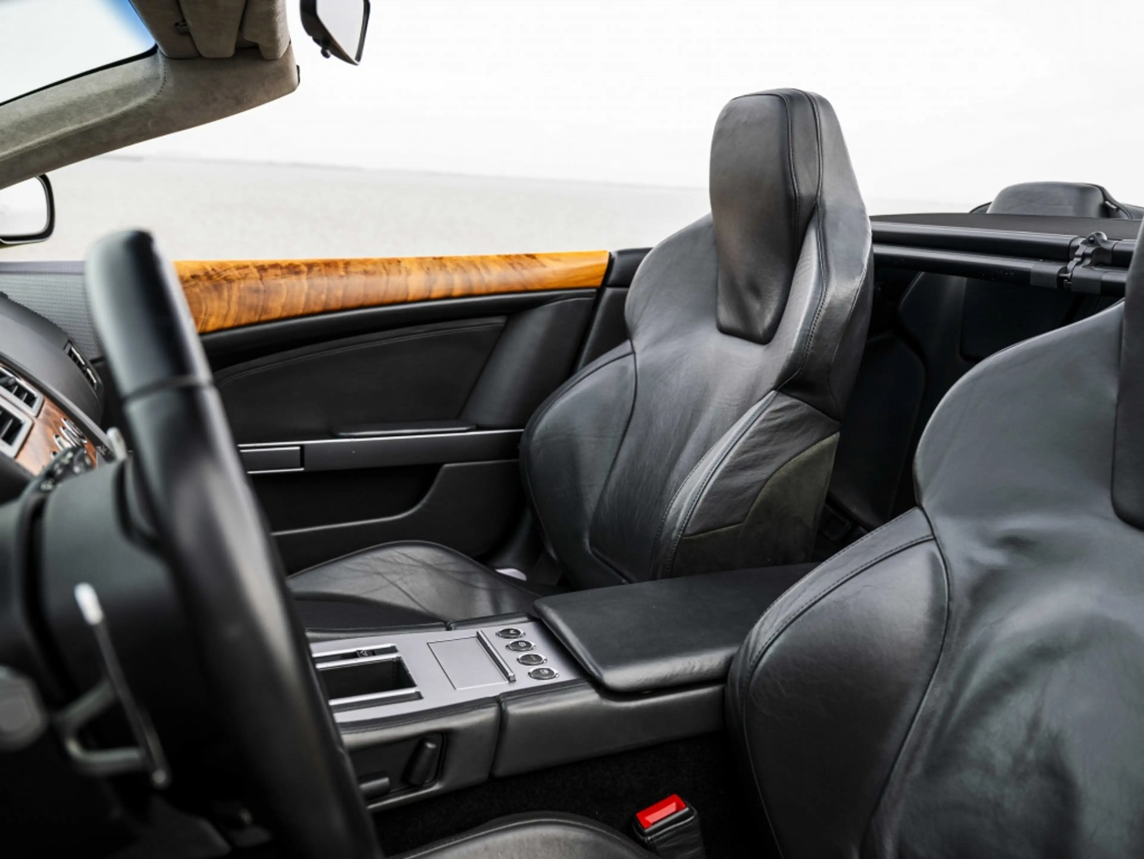 Aston Martin DB9 Volante 5.9 V12 Touchtronic — photo 6