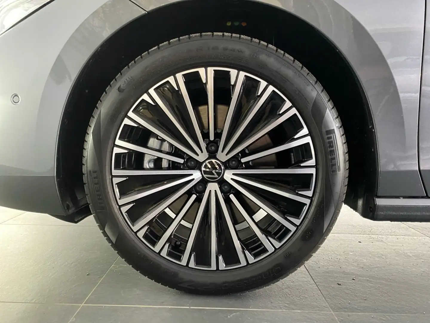 Volkswagen Passat Variant 2.0 TDI DSG 4M Elegance AHK+STANDHZG+HUD Grau - 2