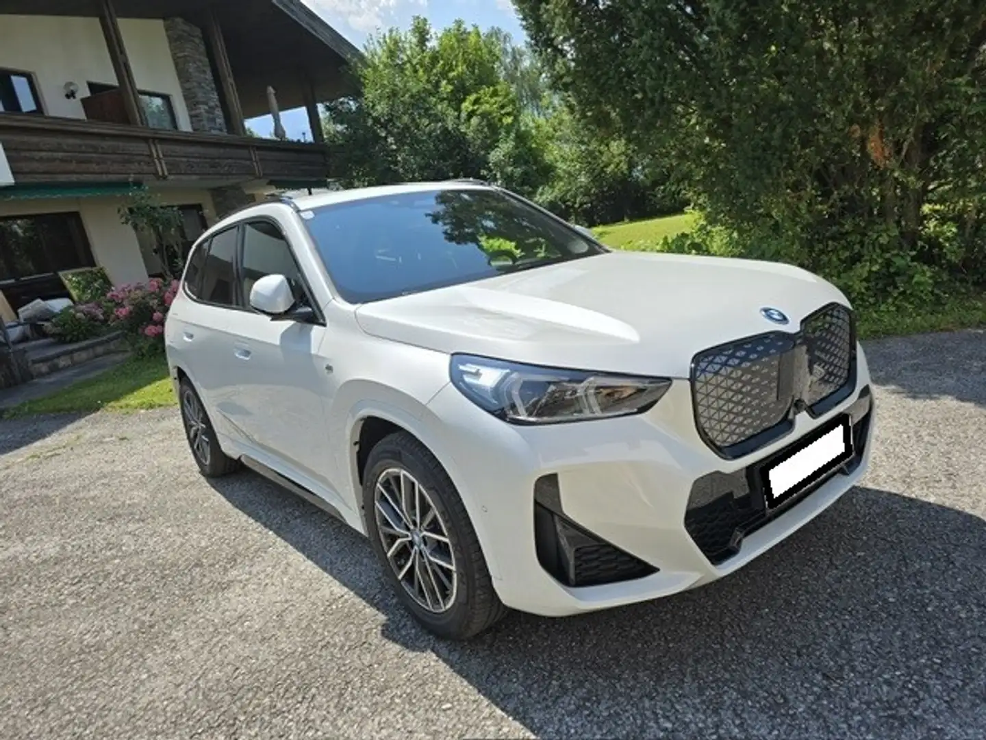 BMW iX1 eDrive20 66,5kWh Weiß - 2