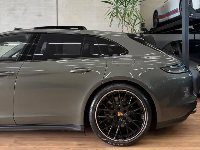 Porsche Panamera view 7