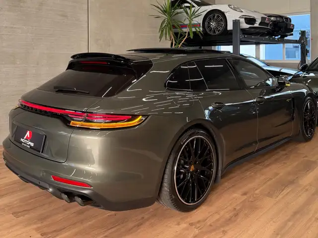 Porsche Panamera view 11