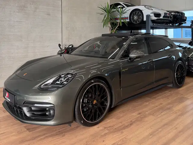 Porsche Panamera view 12