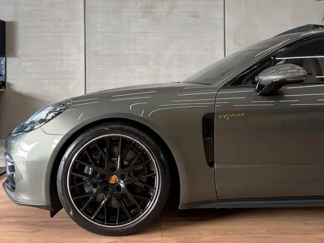 Porsche Panamera view 6