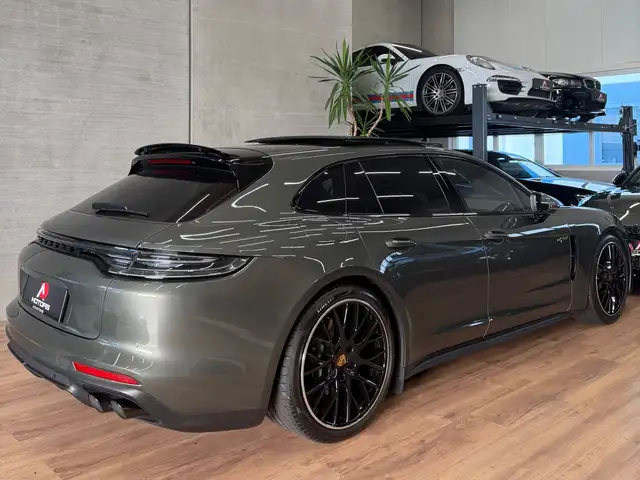 Porsche Panamera view 13