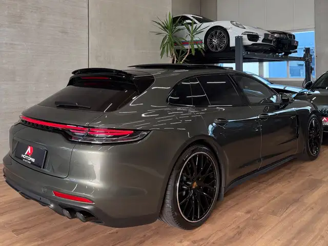 Porsche Panamera view 15
