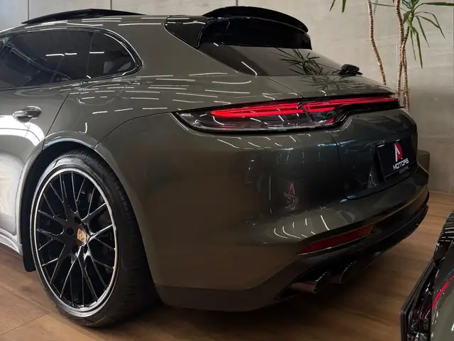 Porsche Panamera view 14