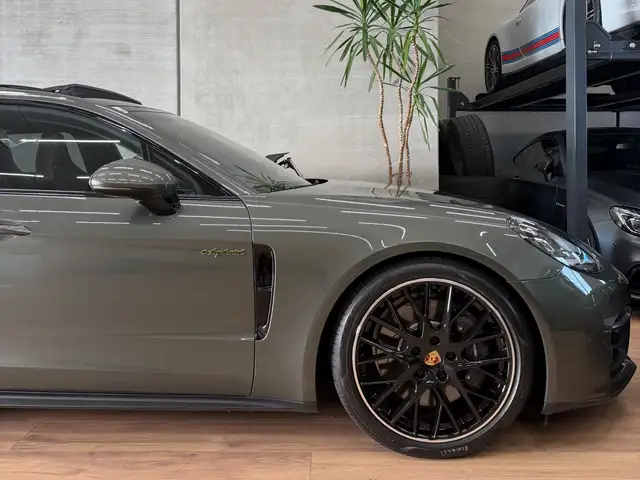 Porsche Panamera view 10