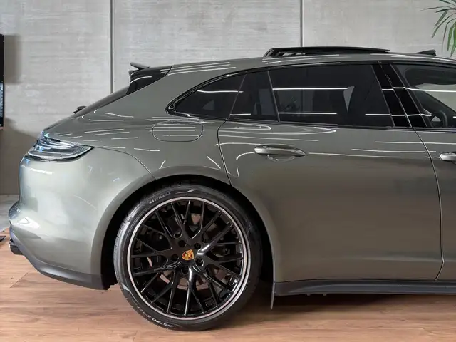 Porsche Panamera view 9
