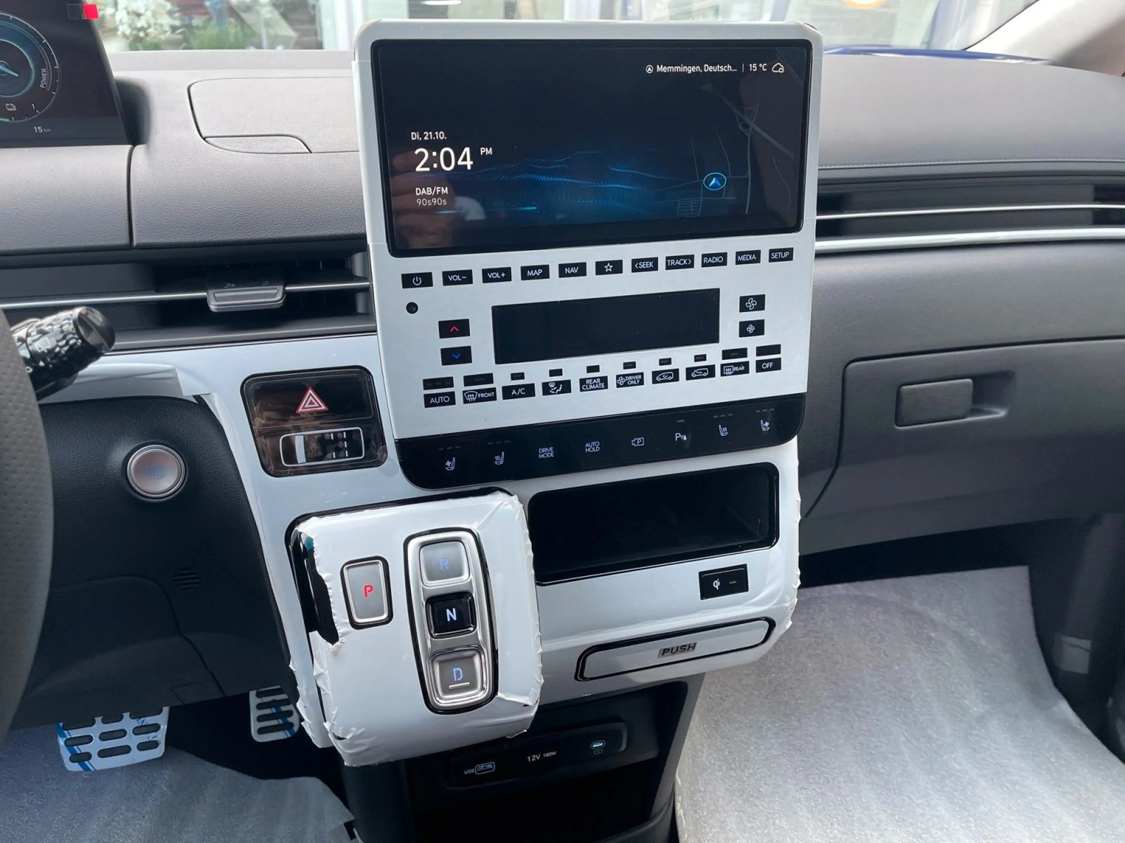 Hyundai STARIA Signature Hybrid 2WD Panoramadach — photo 15