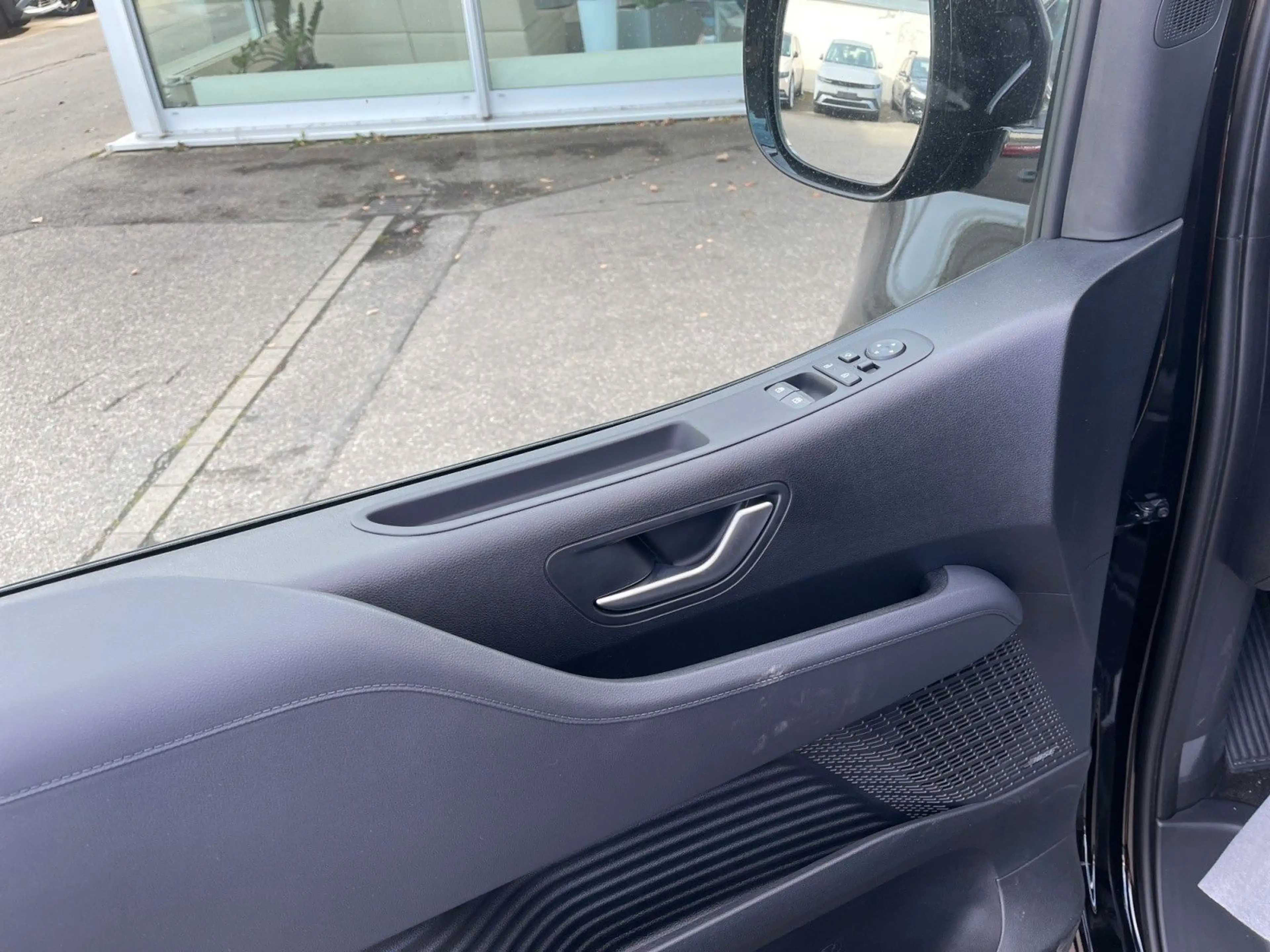 Hyundai STARIA Signature Hybrid 2WD Panoramadach — photo 11