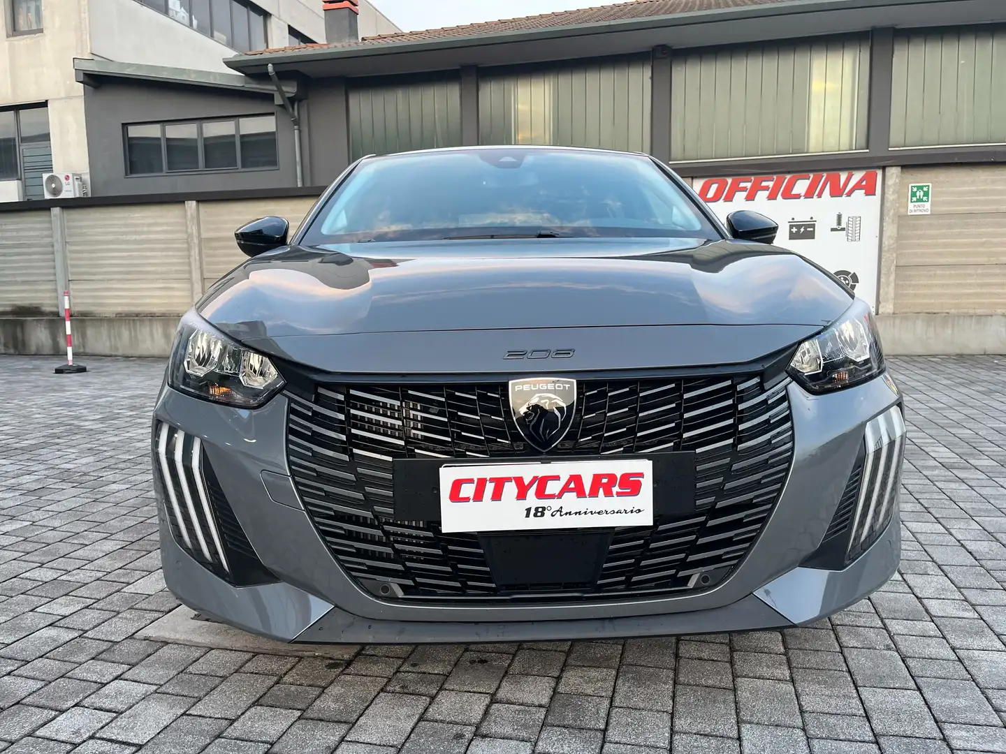Peugeot 208 1.2 benzina Allure  Ok Neop. Iva Deduc. Grigio - 2