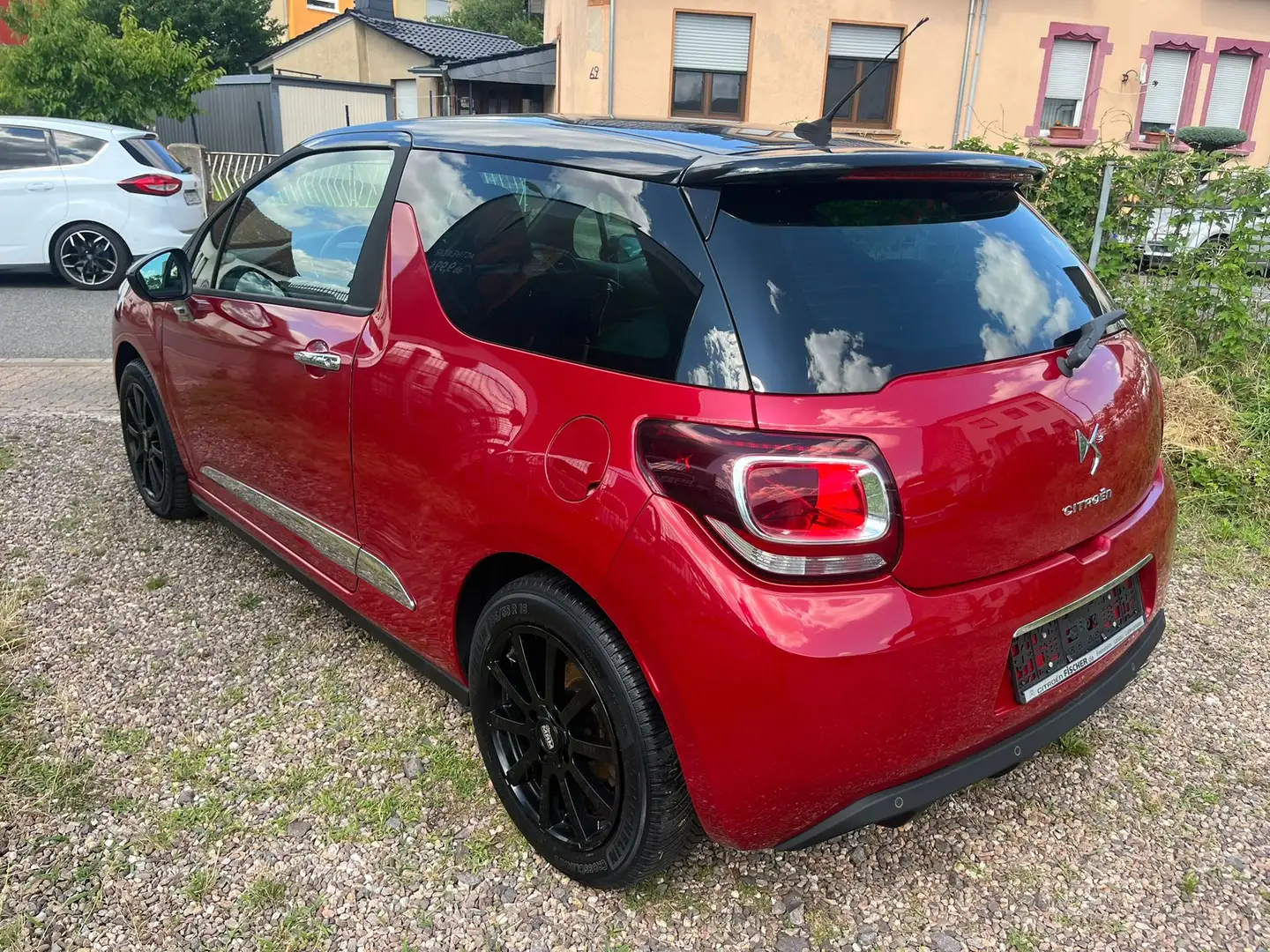 Citroen DS3 DS3 VTi 82 PureTech Chic Rouge - 2