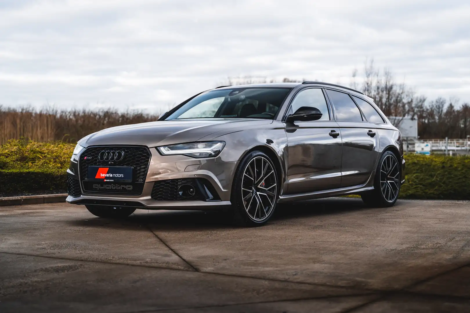 Audi RS6 Performance / Lichte Vracht/ Ceramic / Pano / BOSE smeđa - 2