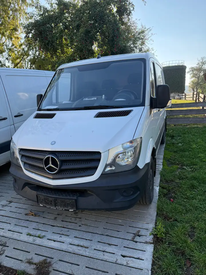 Mercedes-Benz 210/310