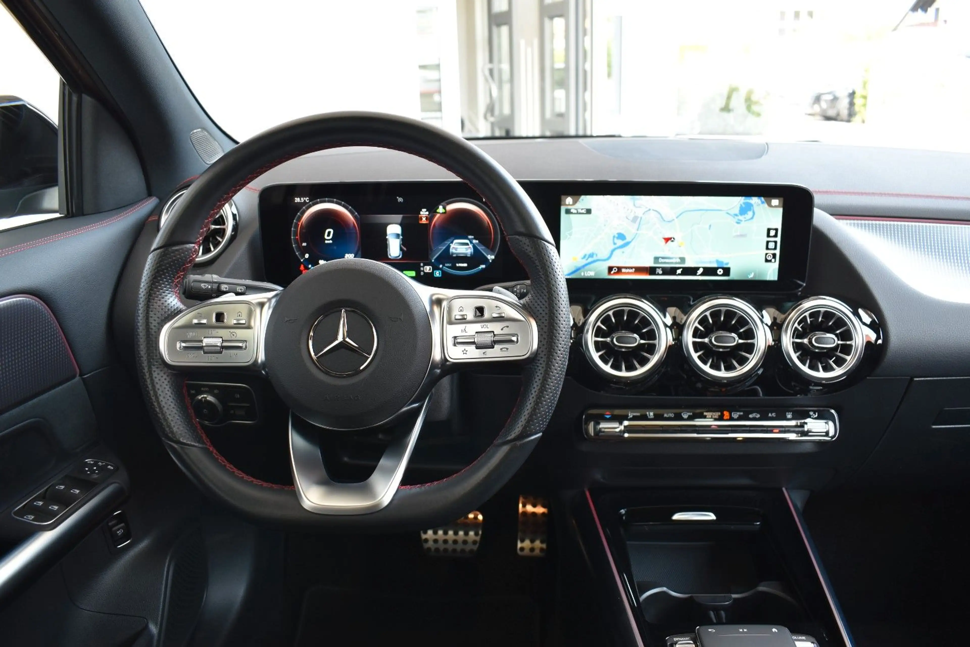 Mercedes-Benz EQA 250+ AMG Line Navigation Night PanoDach Kame — photo 8