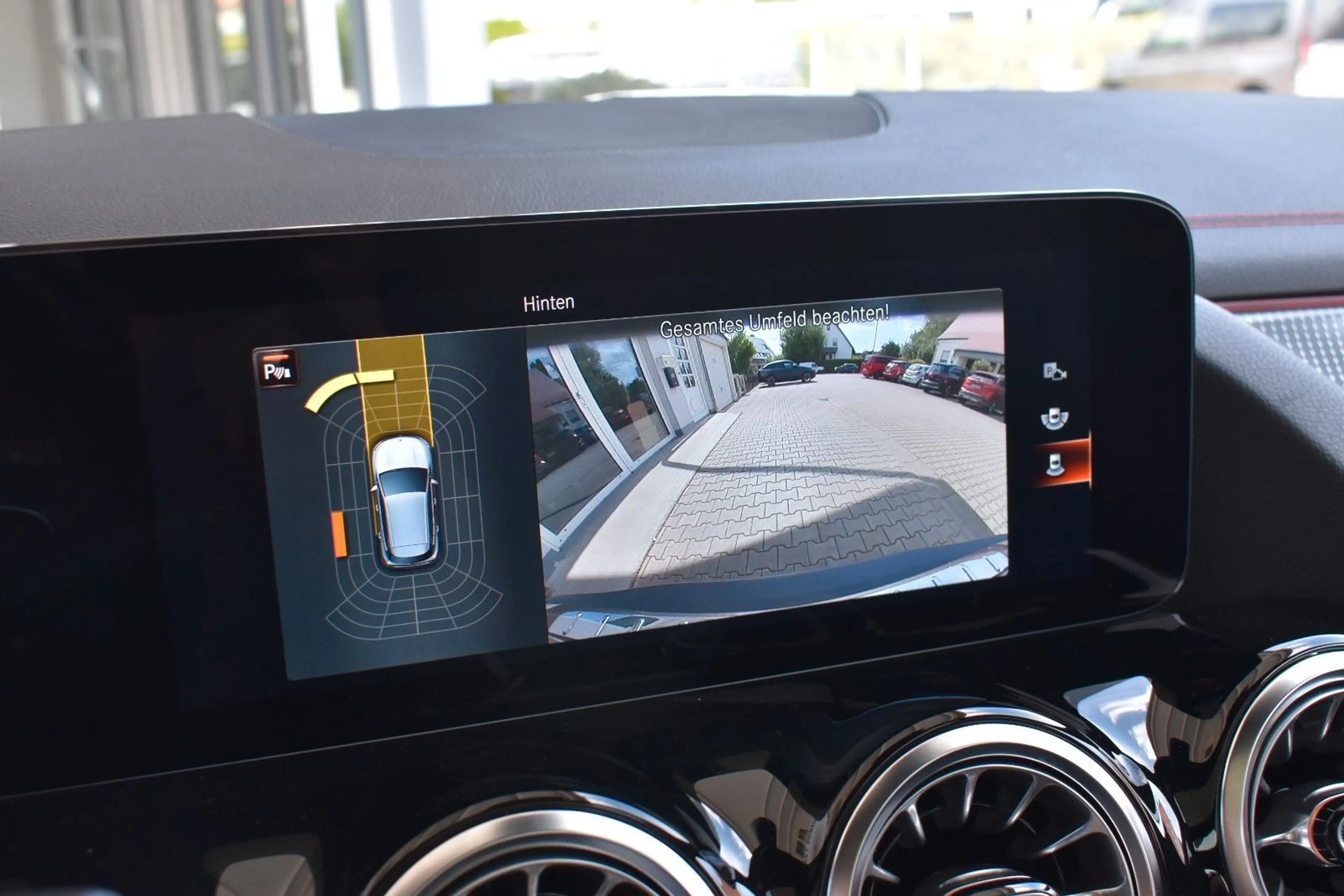 Mercedes-Benz EQA 250+ AMG Line Navigation Night PanoDach Kame — photo 12
