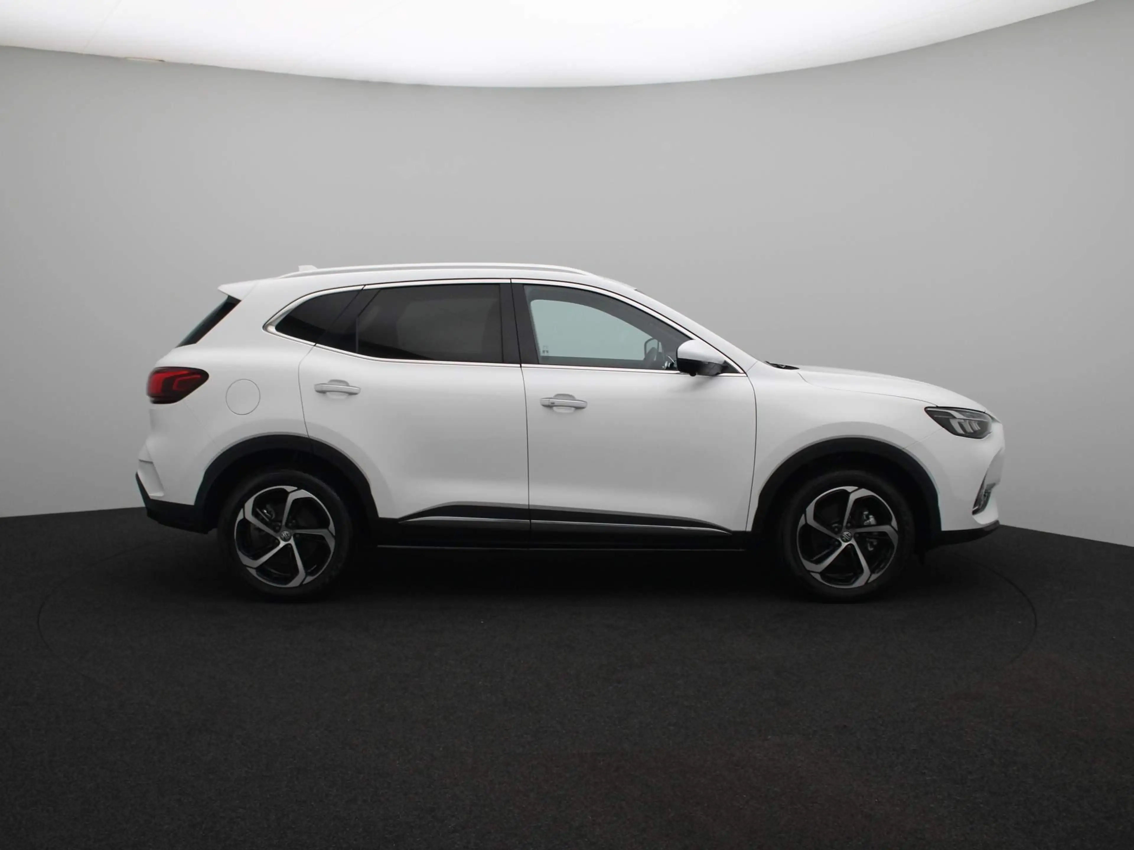 MG EHS 1.5 TGDI Luxury Plug-in Hybrid | Leder | Panoramad — photo 3