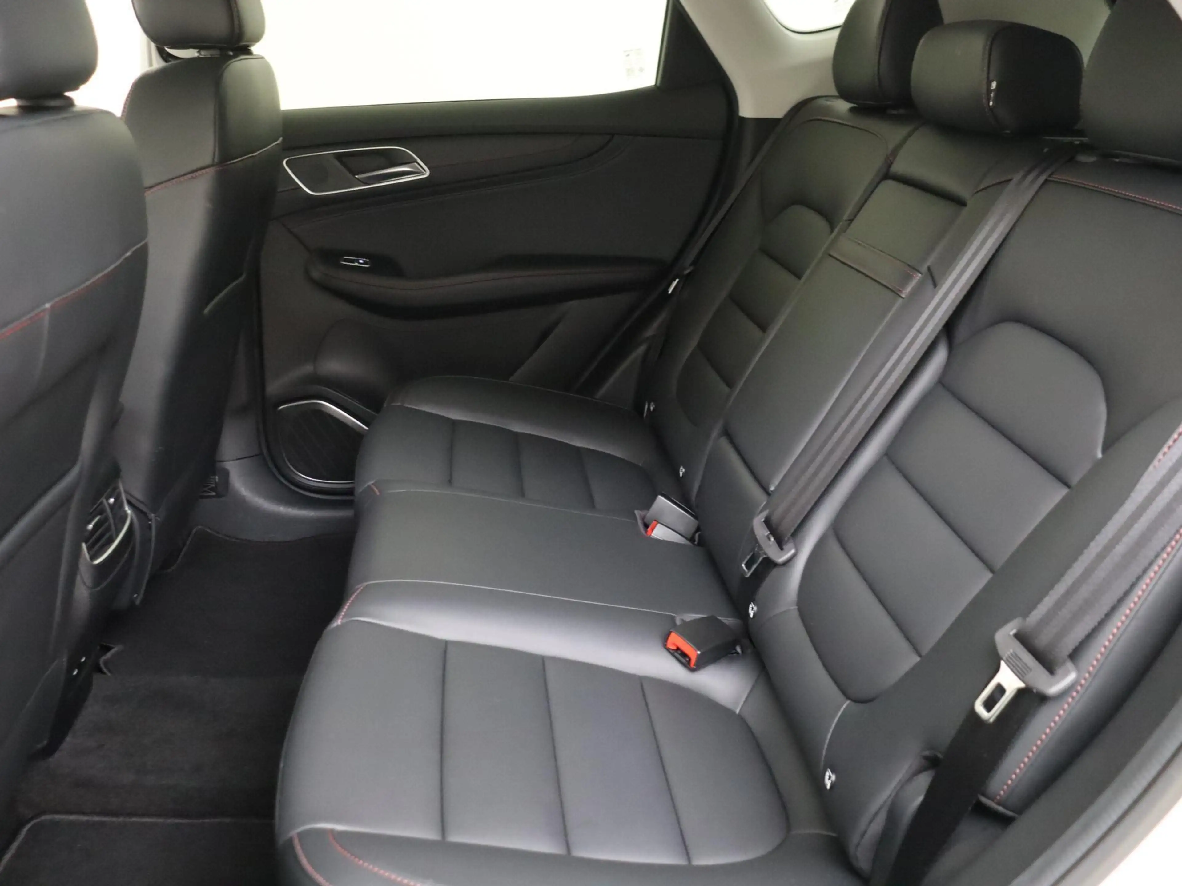 MG EHS 1.5 TGDI Luxury Plug-in Hybrid | Leder | Panoramad — photo 15