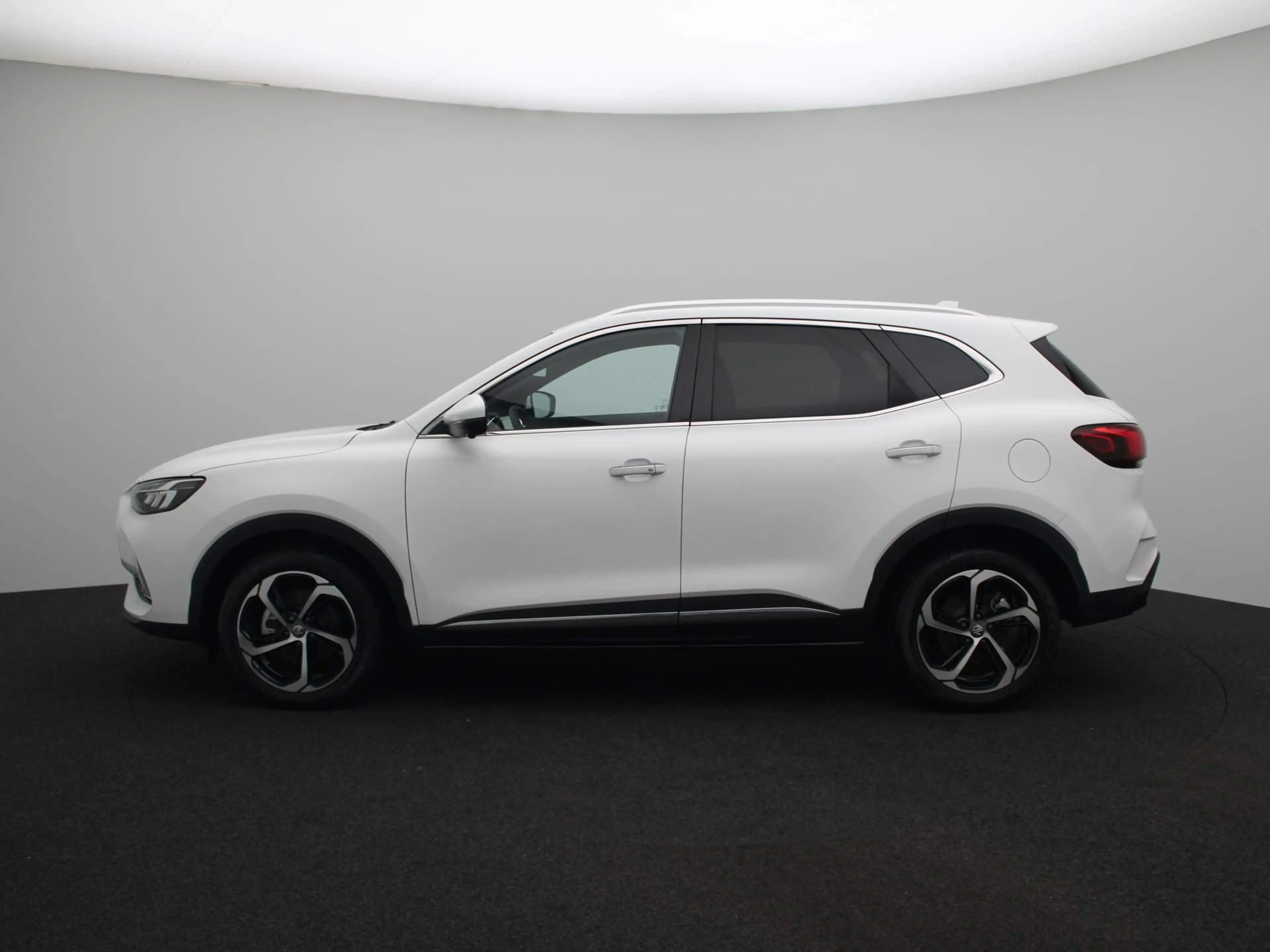 MG EHS 1.5 TGDI Luxury Plug-in Hybrid | Leder | Panoramad — photo 2