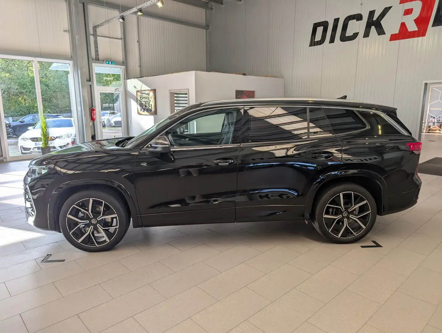 Volkswagen Tayron 2.0 4M R-Line Launch Pano Matrix AHK 20" Noir - 2