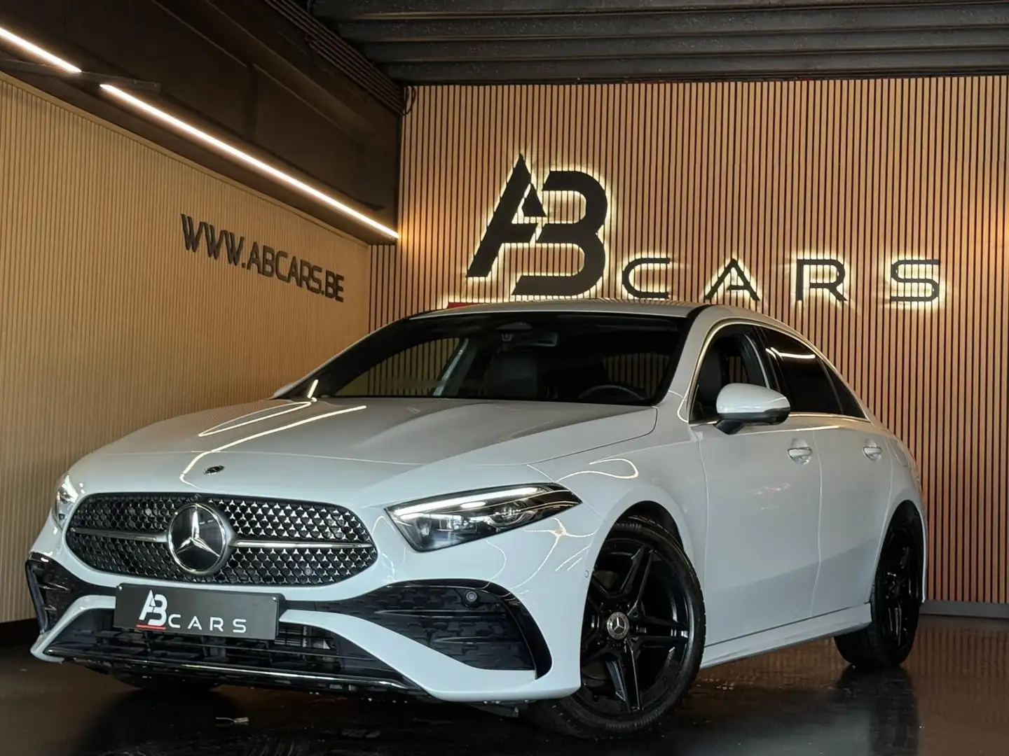 Mercedes-Benz A 180 d * SEDAN / BERLINE * PACK AMG * GAR 12 MOIS * Blanco - 1