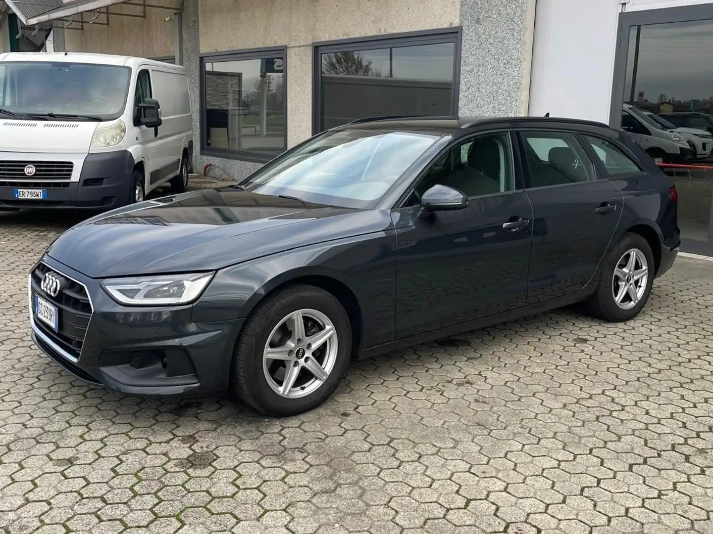 Audi A4 2.0 30 tdi Business Mild-Hybrid 136cv s-tronic Grigio - 2
