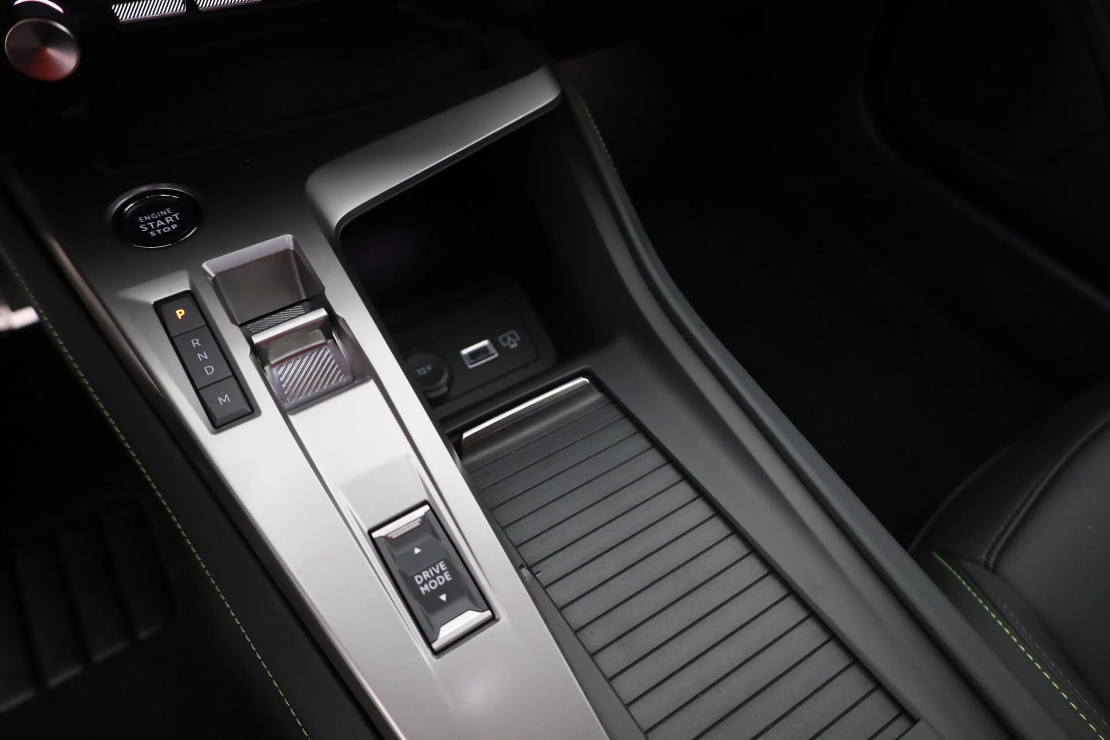 Peugeot 408 GT 1.2 Hybrid 145 Aut. LED ACC 360° — photo 12
