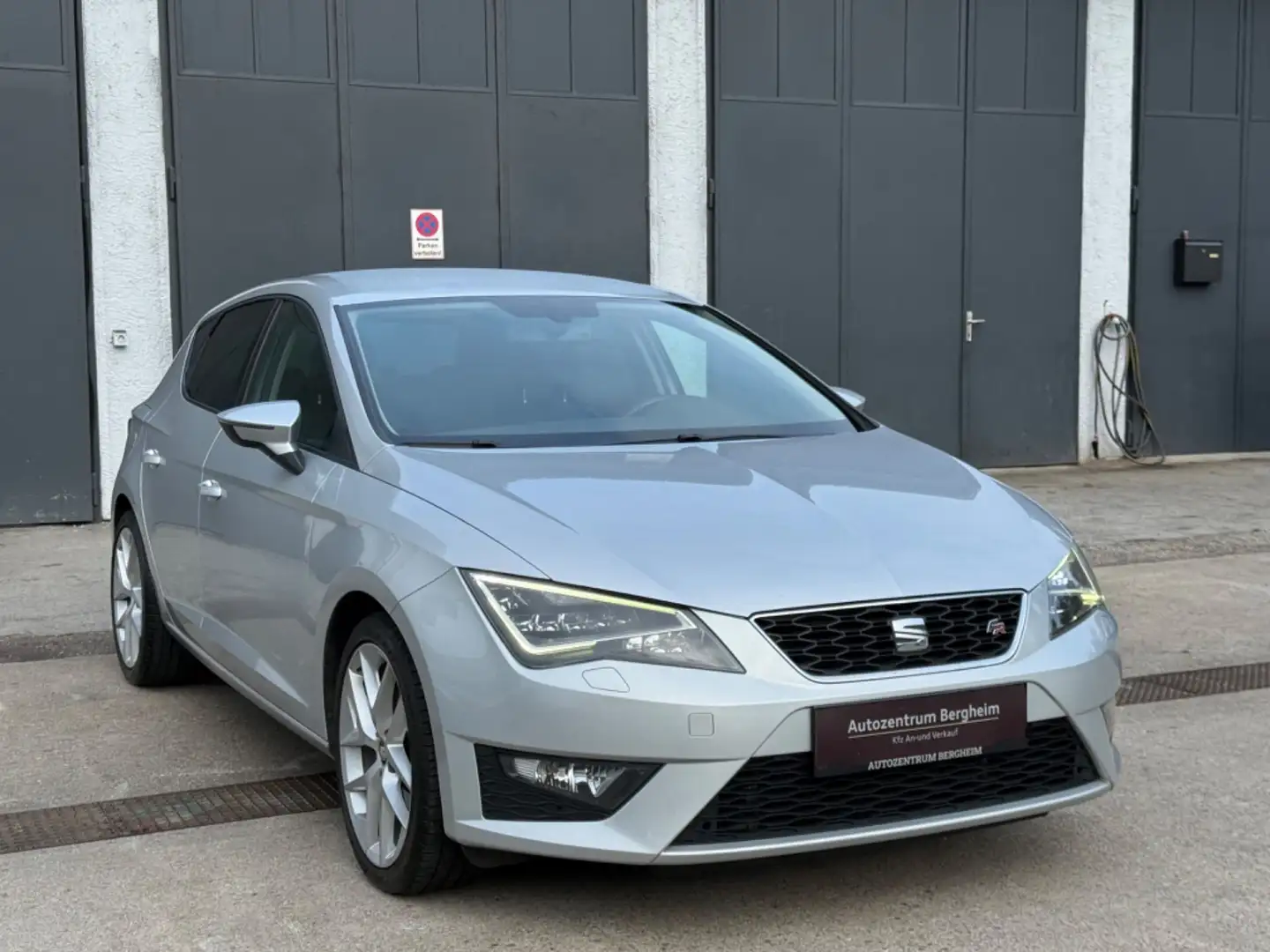 SEAT Leon FR 1,8 TSI Silber - 1