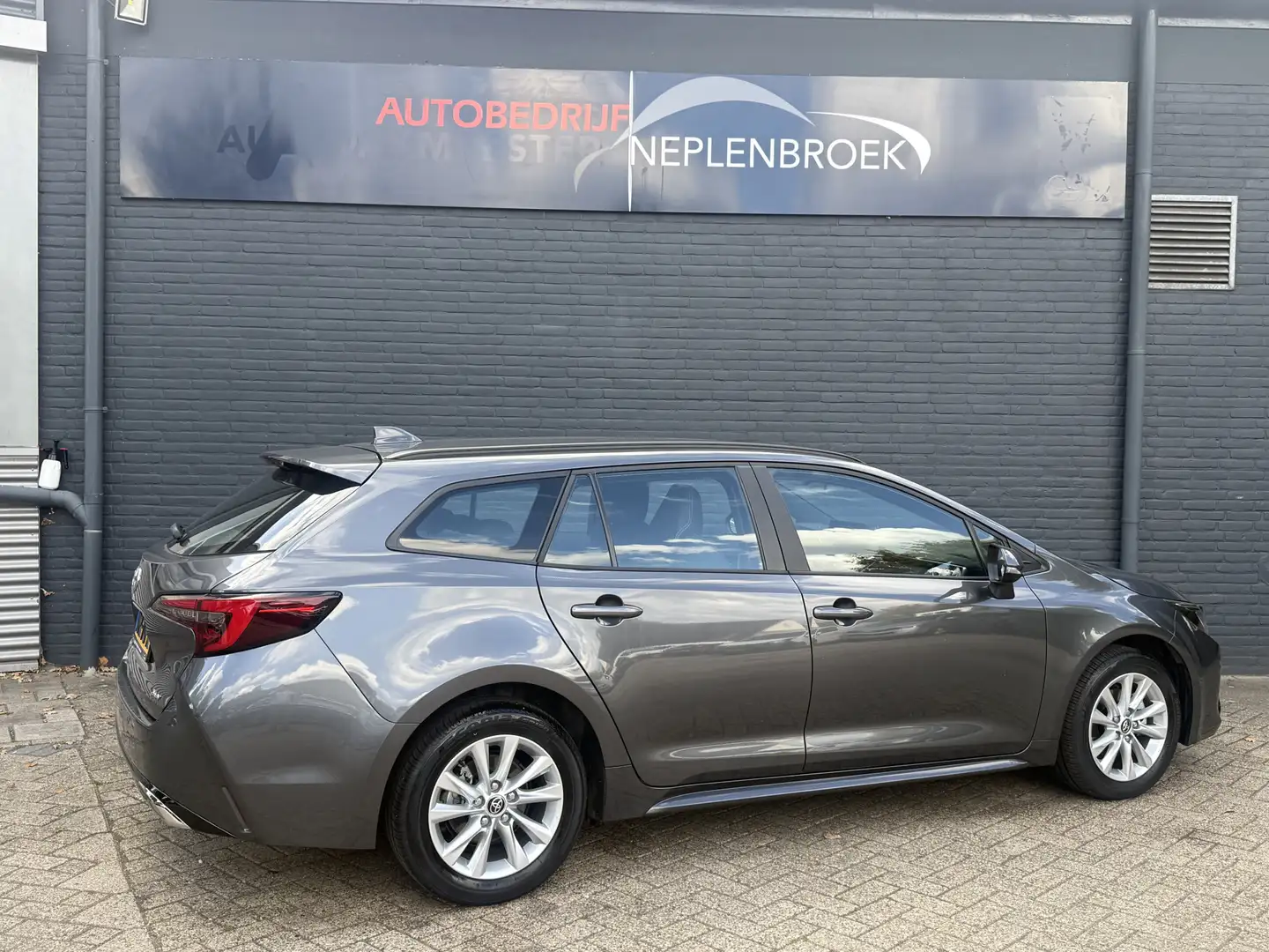 Toyota Corolla Touring Sports Hybrid 140 Active 02-2025 15.861 KM Grau - 2