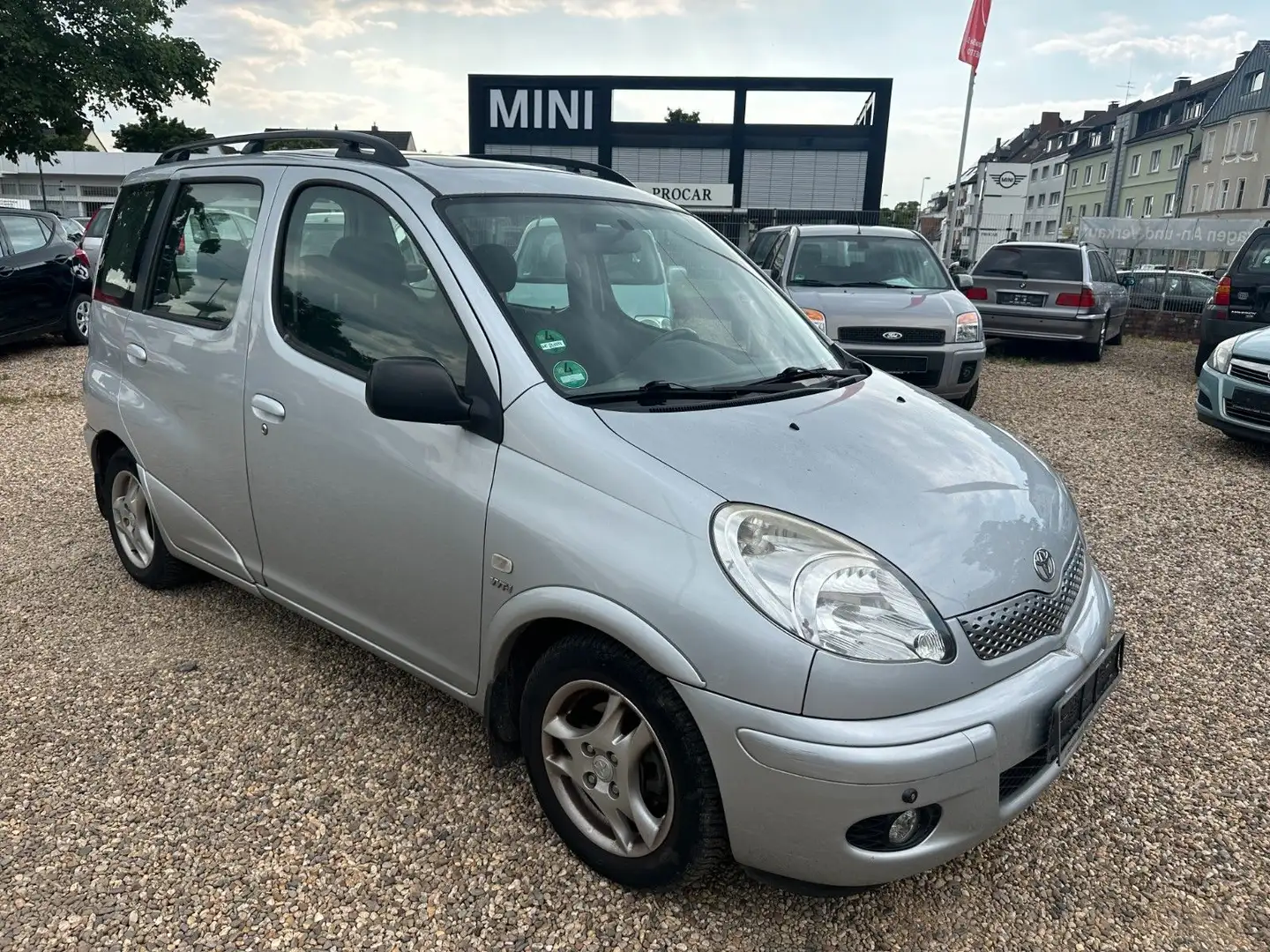 Toyota Yaris 1.5 Sol Klima/ Schiebedach Grijs - 1
