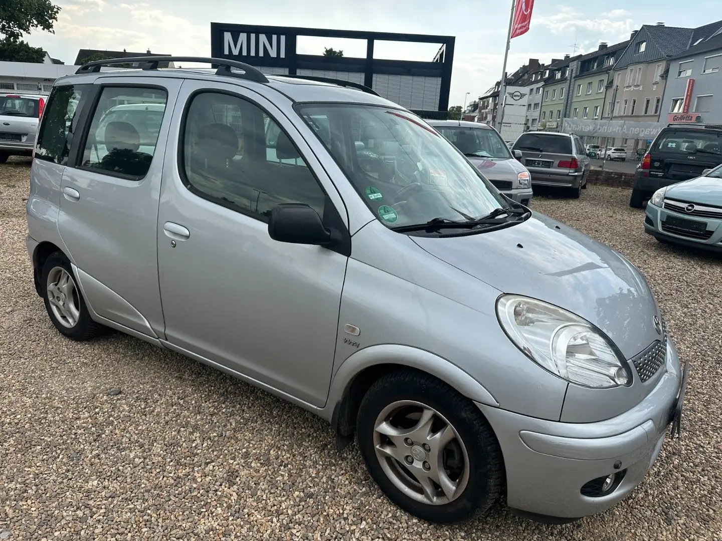 Toyota Yaris 1.5 Sol Klima/ Schiebedach Grijs - 2
