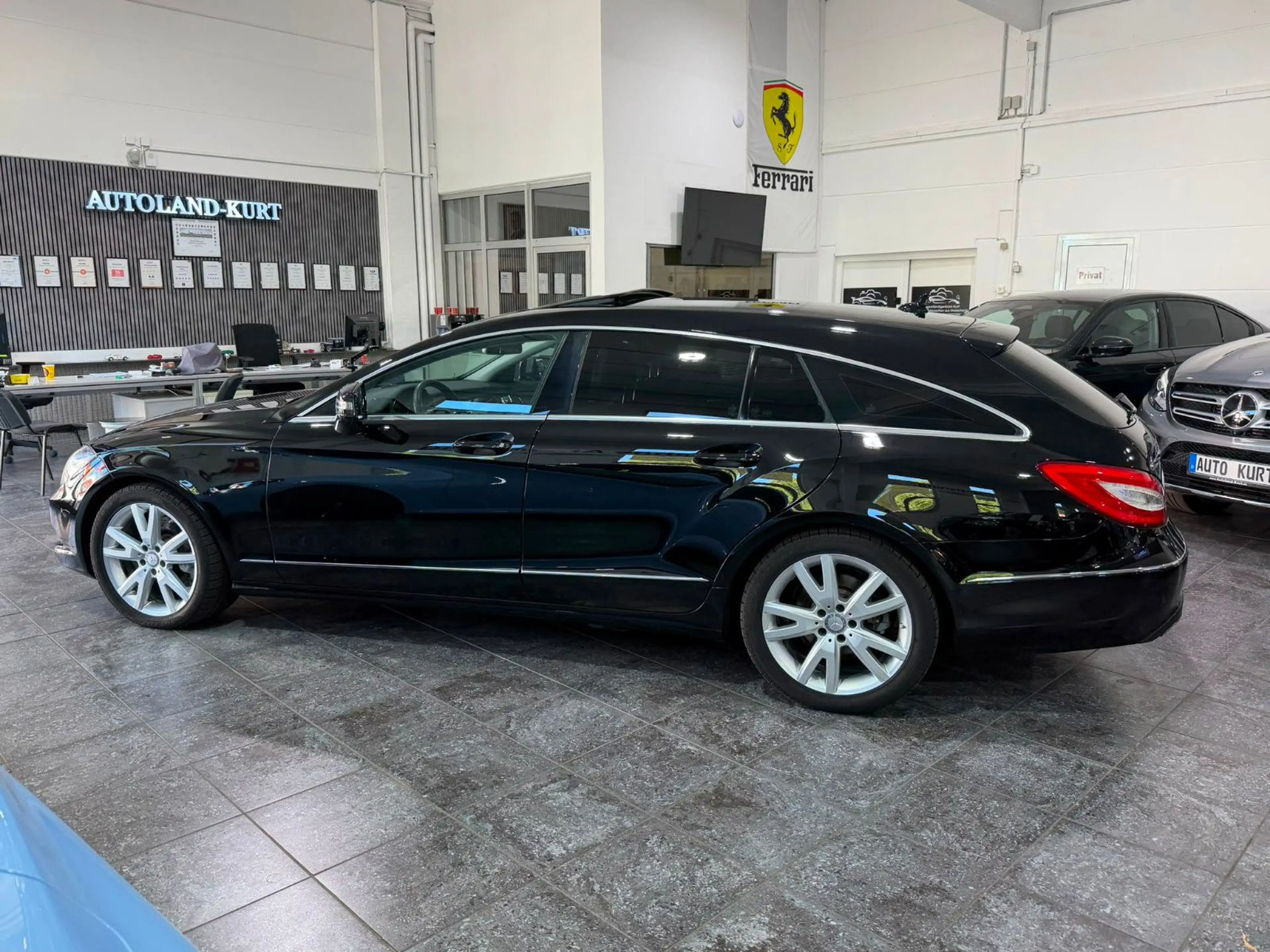 Mercedes-Benz CLS 350 *Glasdach*RFK*Leder*IL — photo 5