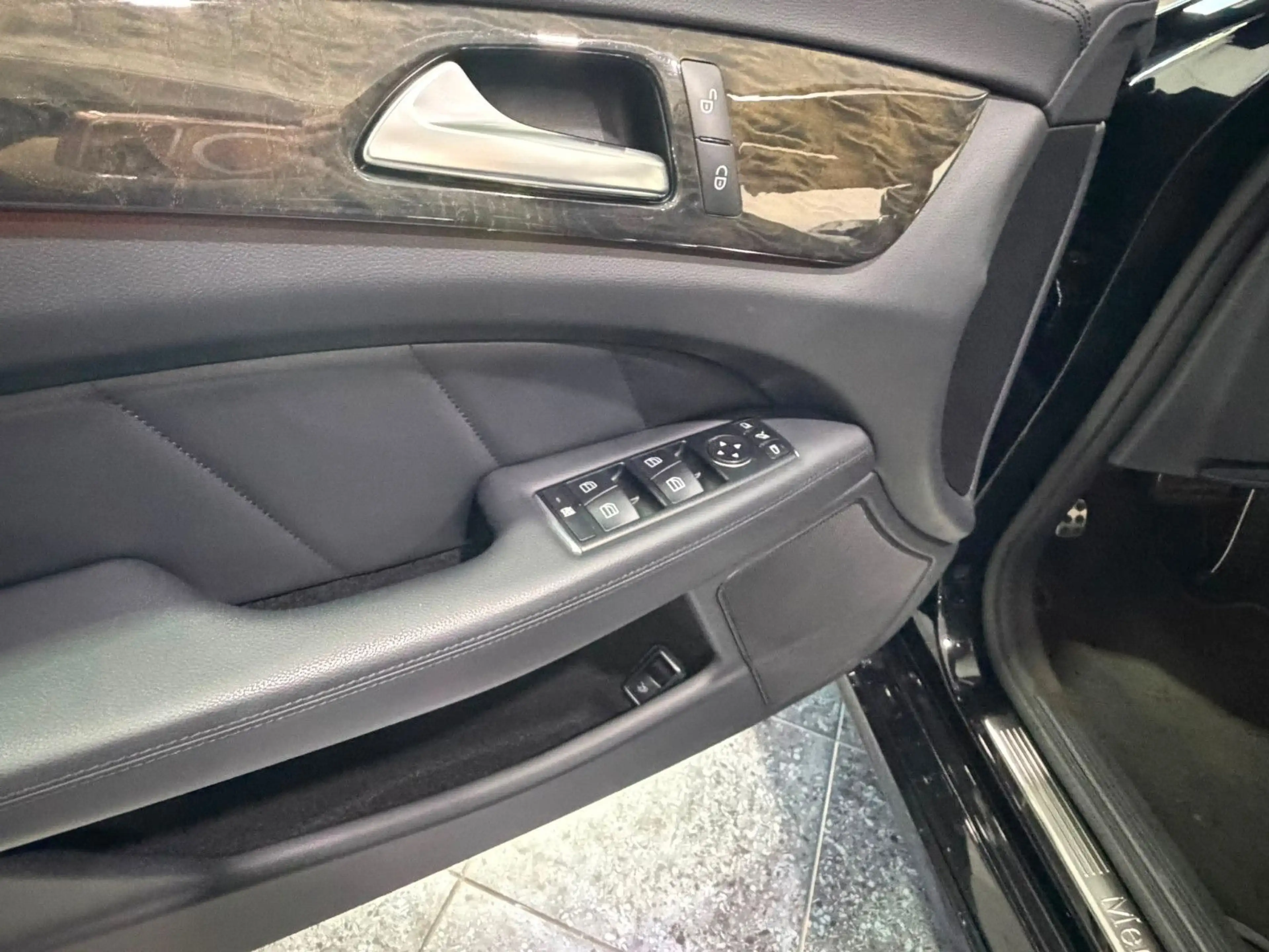 Mercedes-Benz CLS 350 *Glasdach*RFK*Leder*IL — photo 15