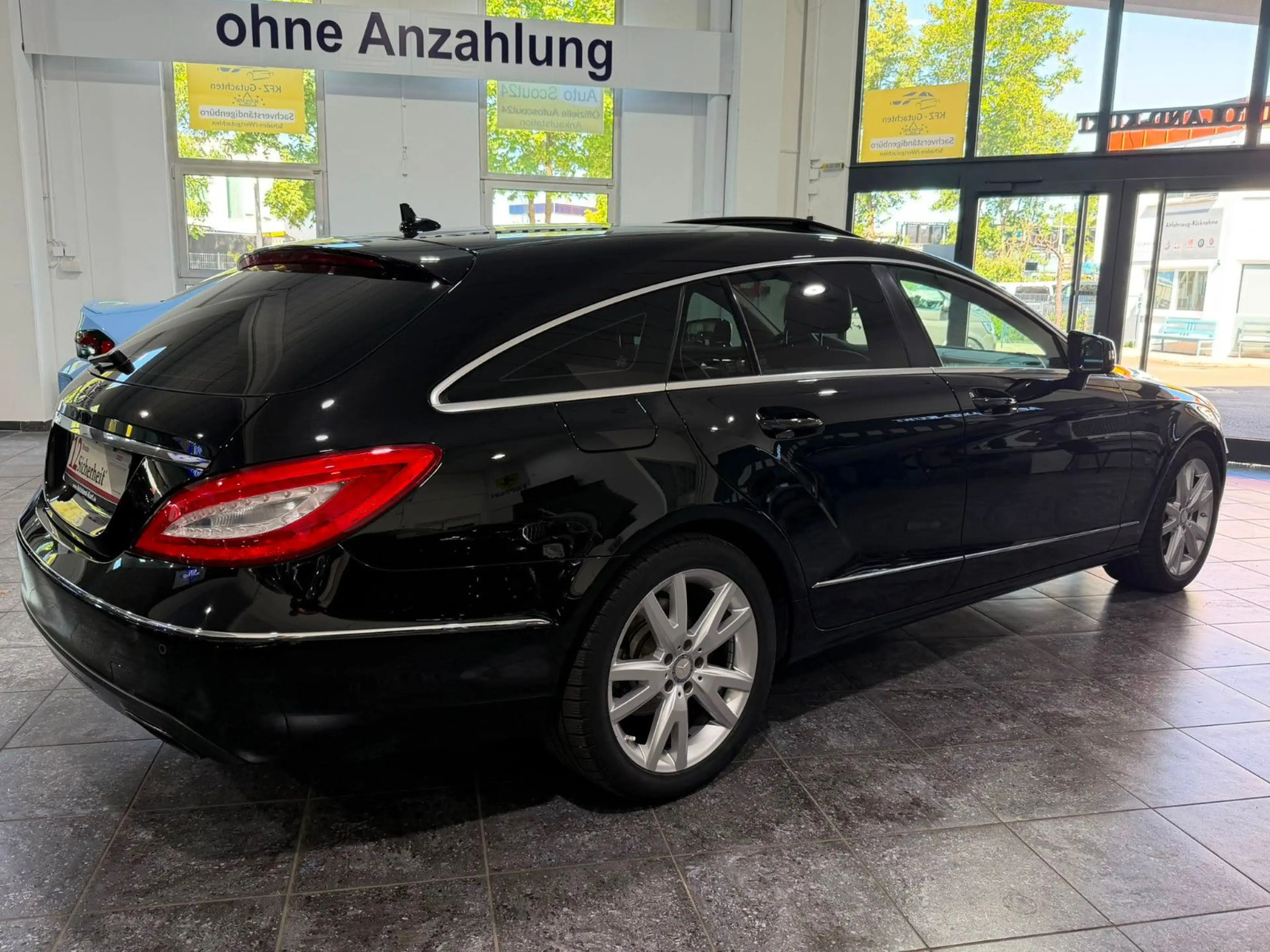 Mercedes-Benz CLS 350 *Glasdach*RFK*Leder*IL — photo 7