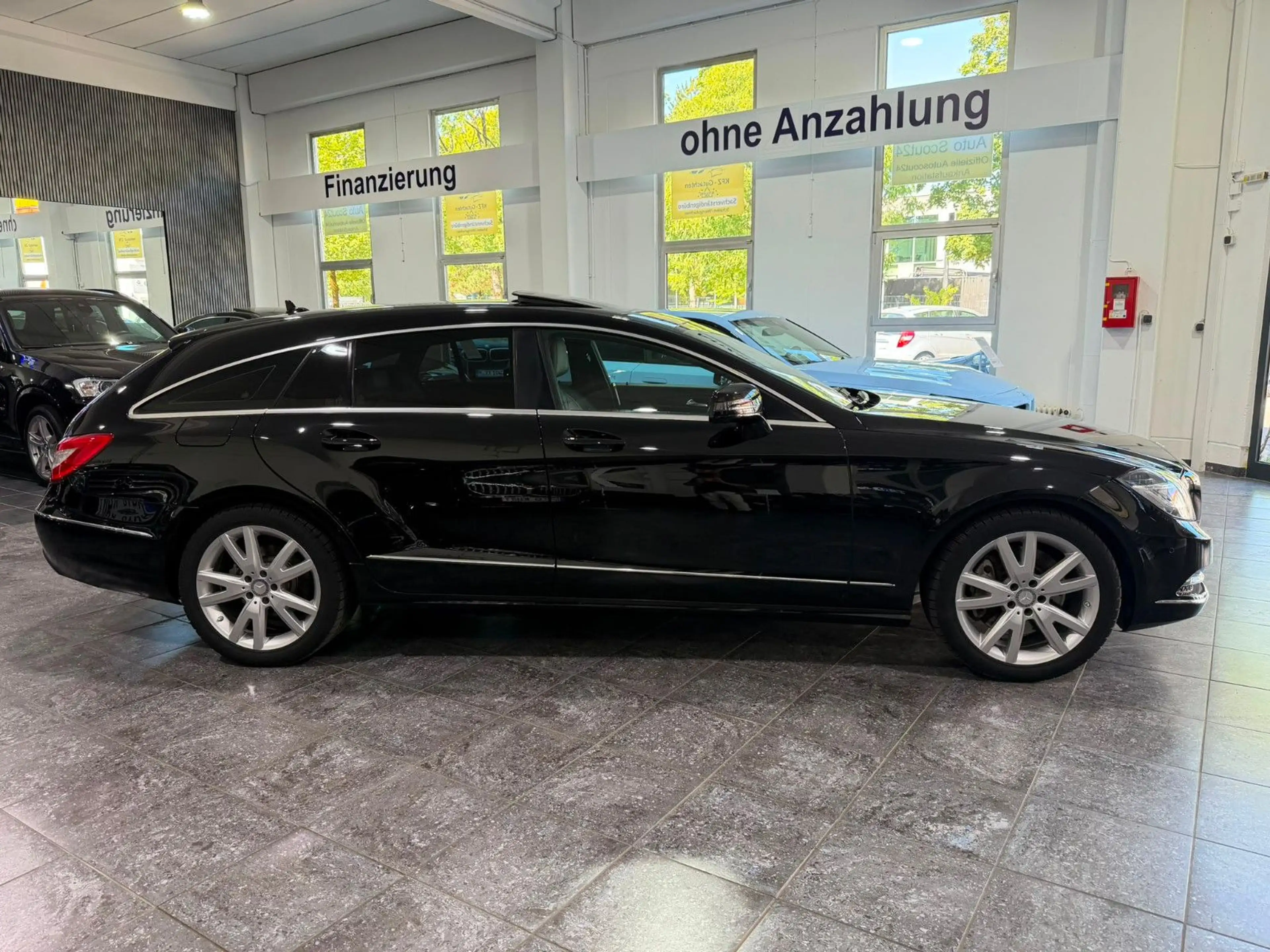 Mercedes-Benz CLS 350 *Glasdach*RFK*Leder*IL — photo 4