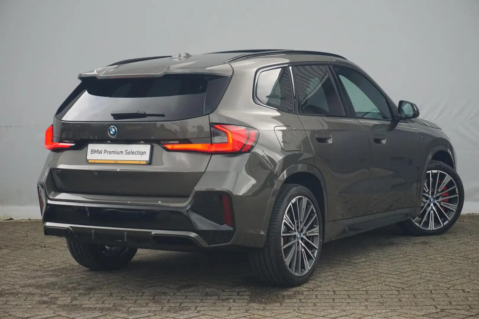 BMW iX1 eDrive20 M Sportpakket Pro Panorama Dak / Trekhaak Vert - 2