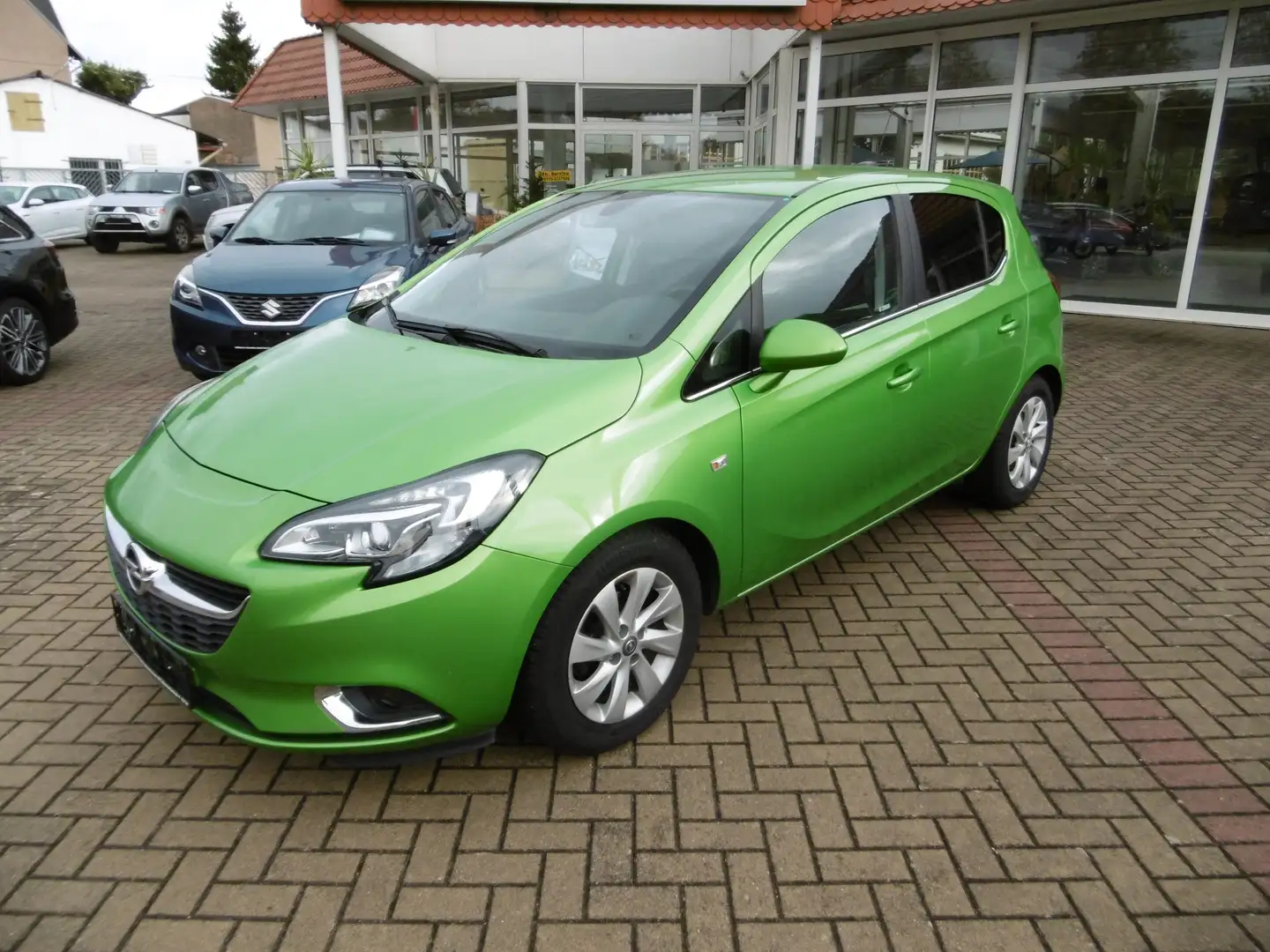 Opel Corsa Innovation 1,4 Grün - 1