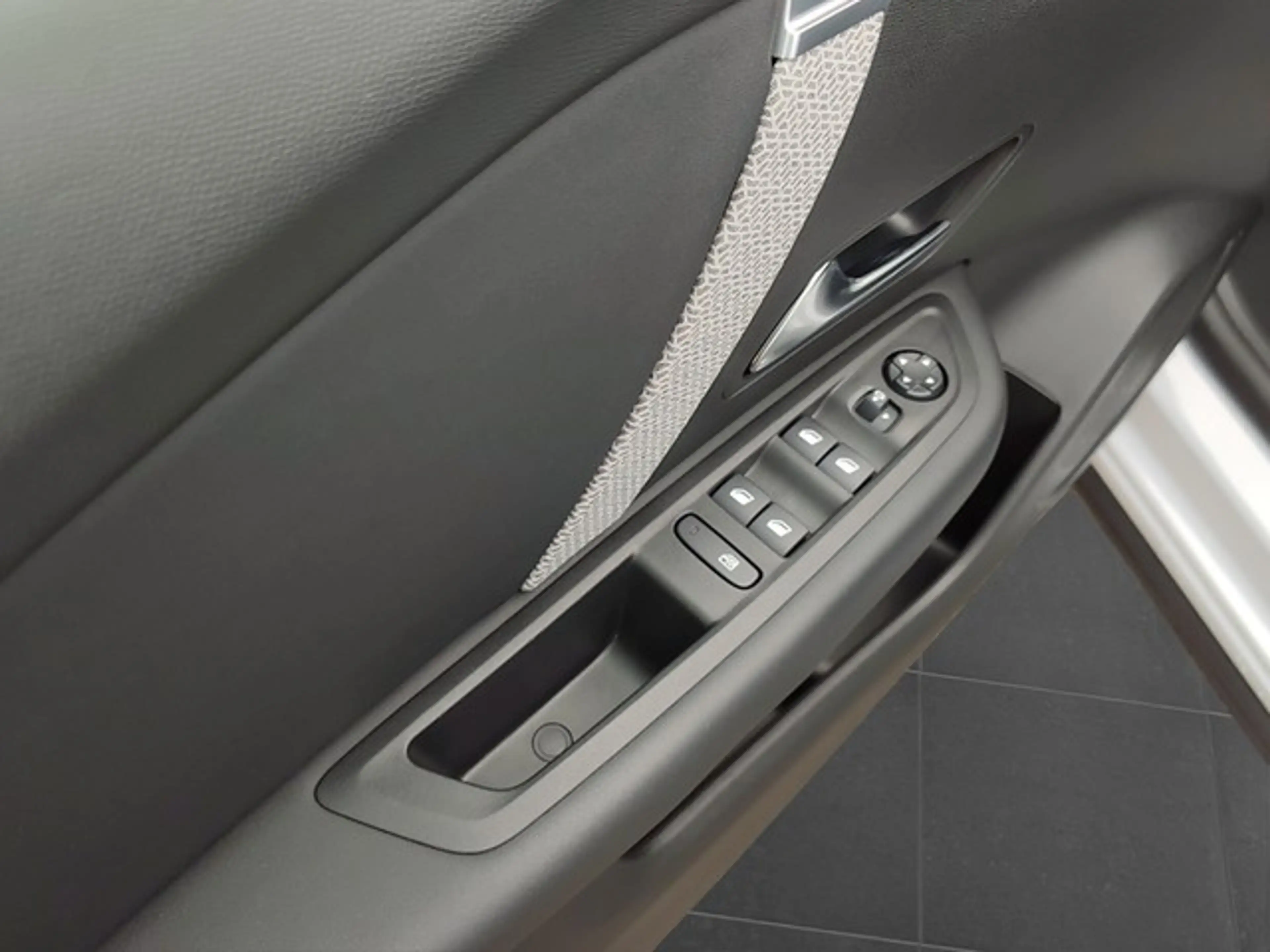Citroen C4 Max EAT8 ALLWETTER LED KEYLESS CARPLAY PDC KAMERA — photo 14