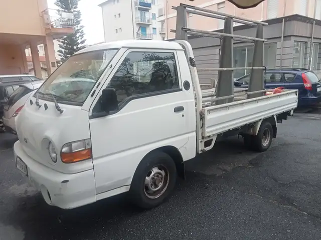 Hyundai H 100