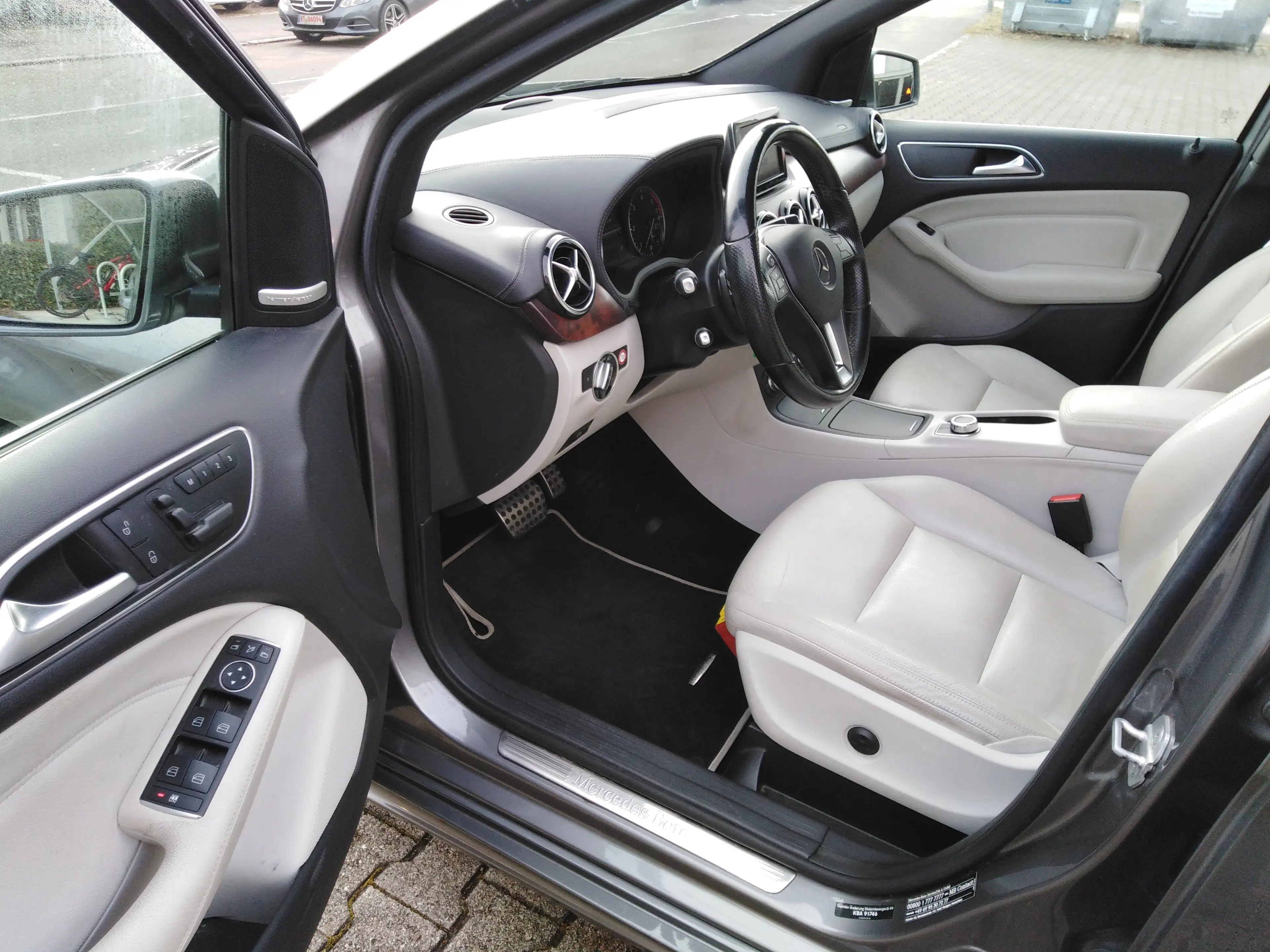 Mercedes-Benz B 220 cdi-Automatik-Kamera-AHK-Euro6-Harman — photo 15